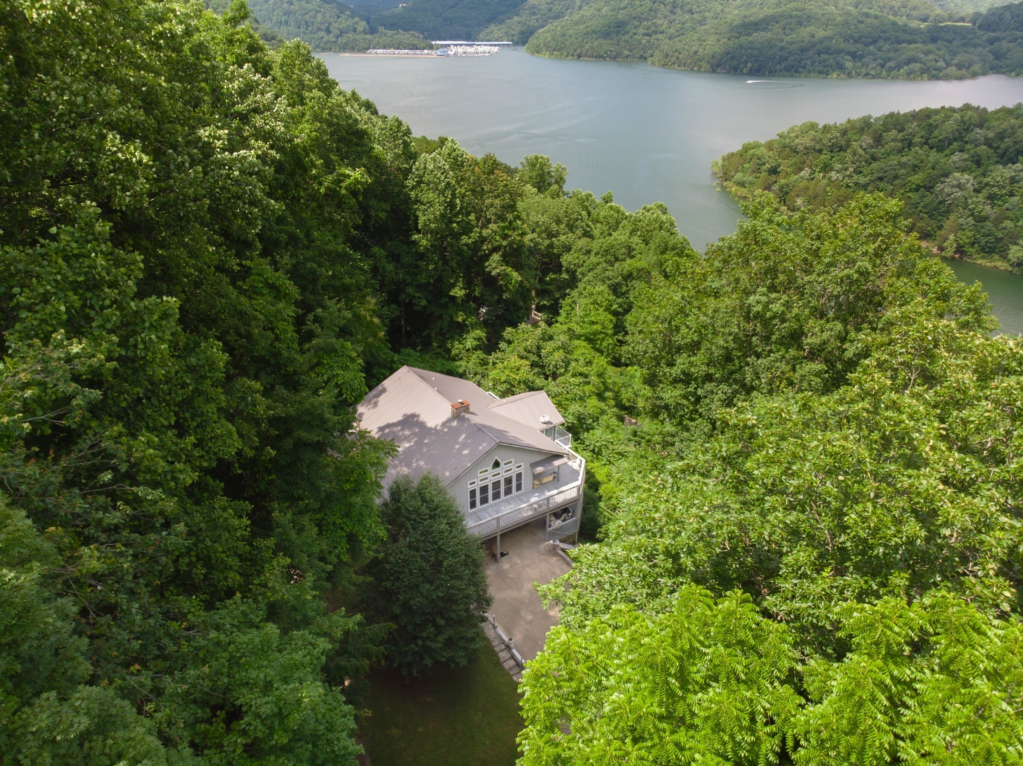 1038 Lakeside Dr