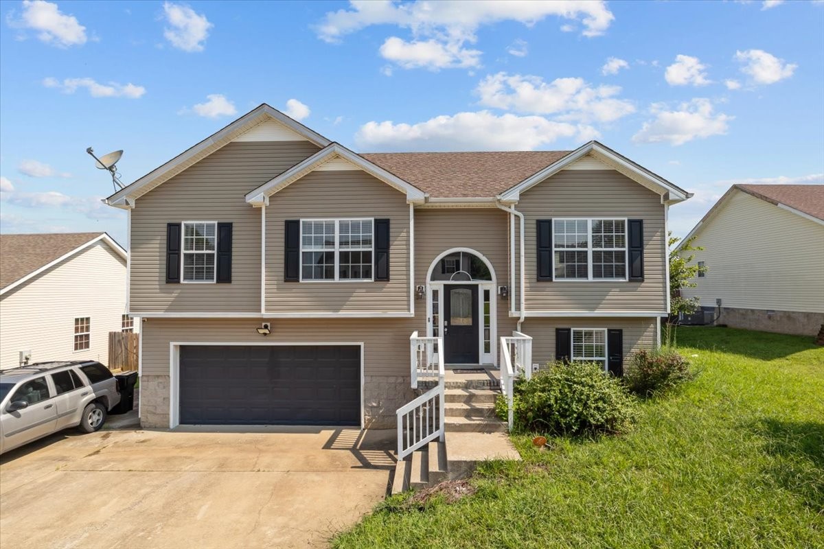1613 Broad Cir