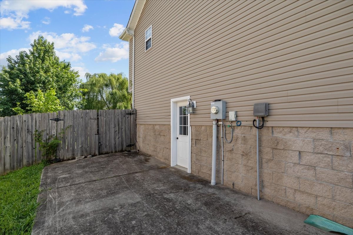 1613 Broad Cir