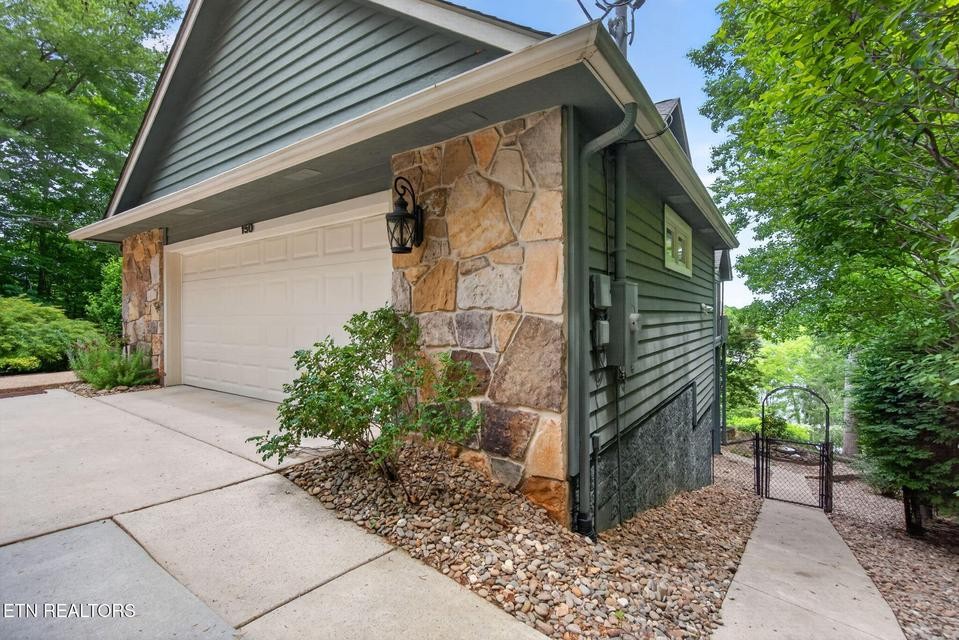 150 Lynhurst Dr
