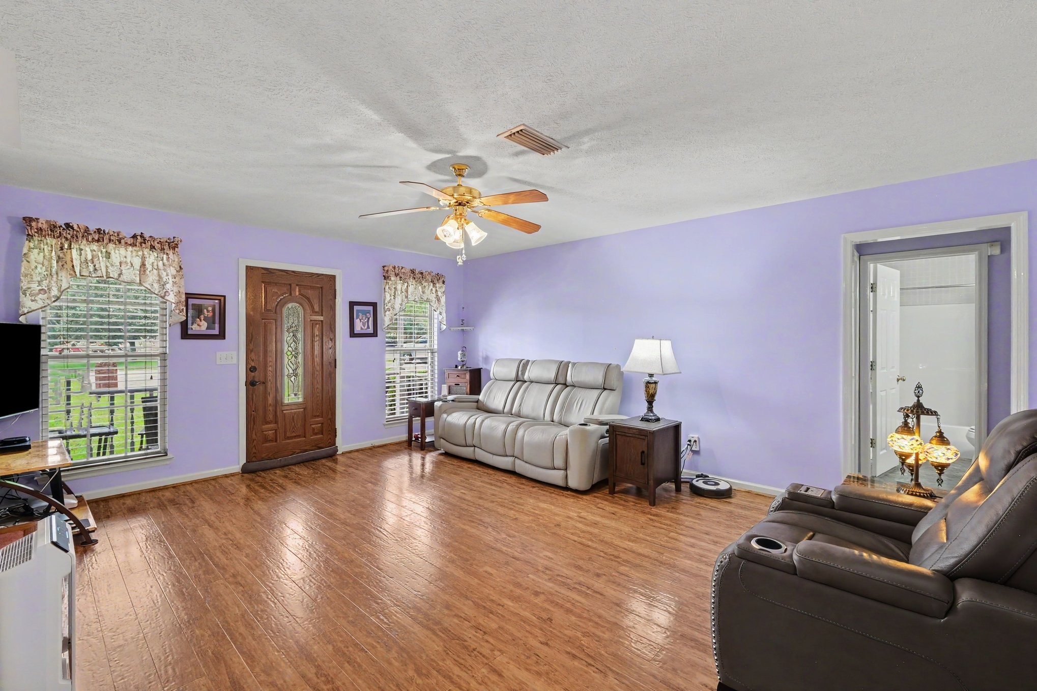 712 Williamsburg Dr