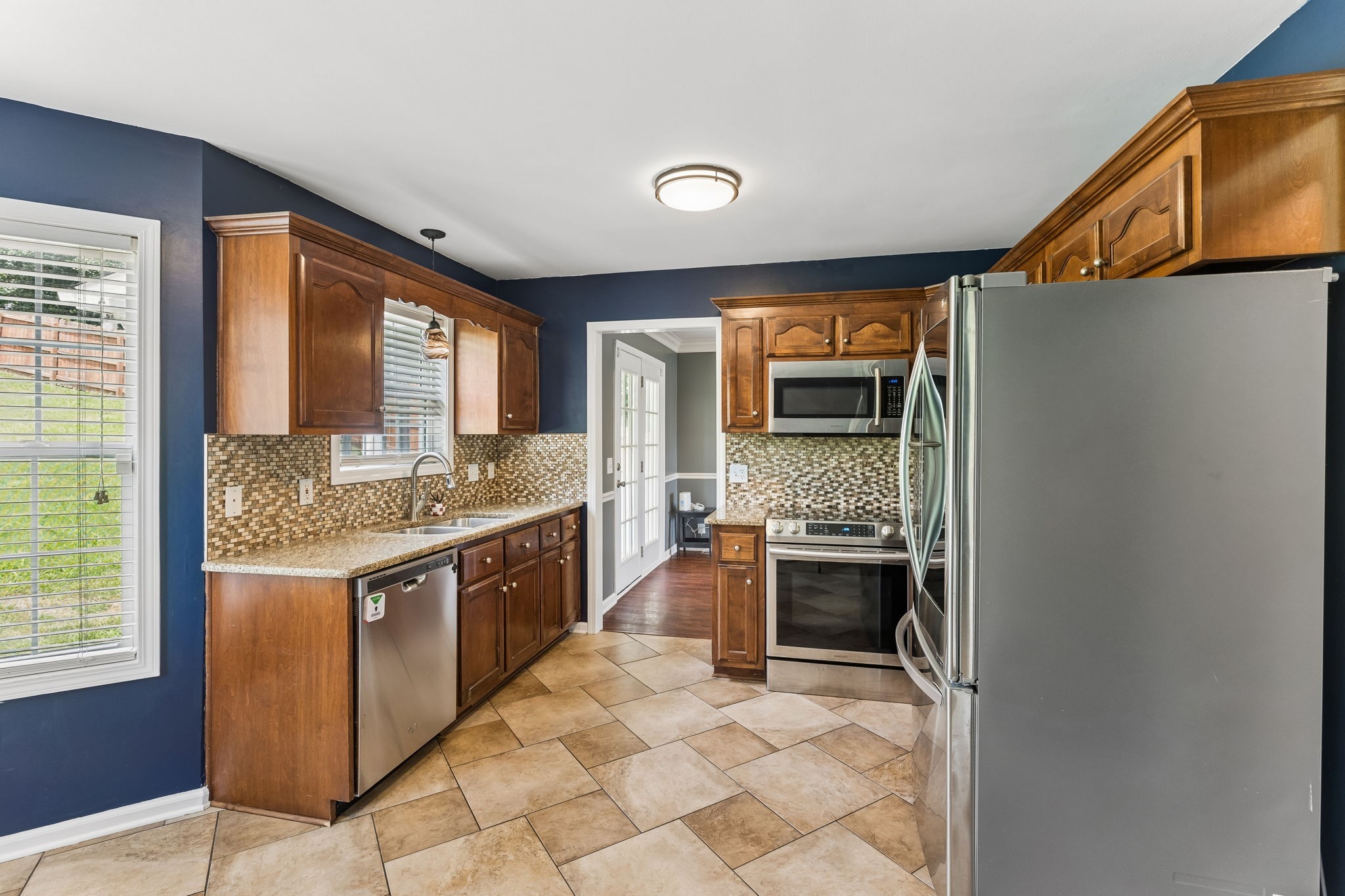 107 Camden Ct, N