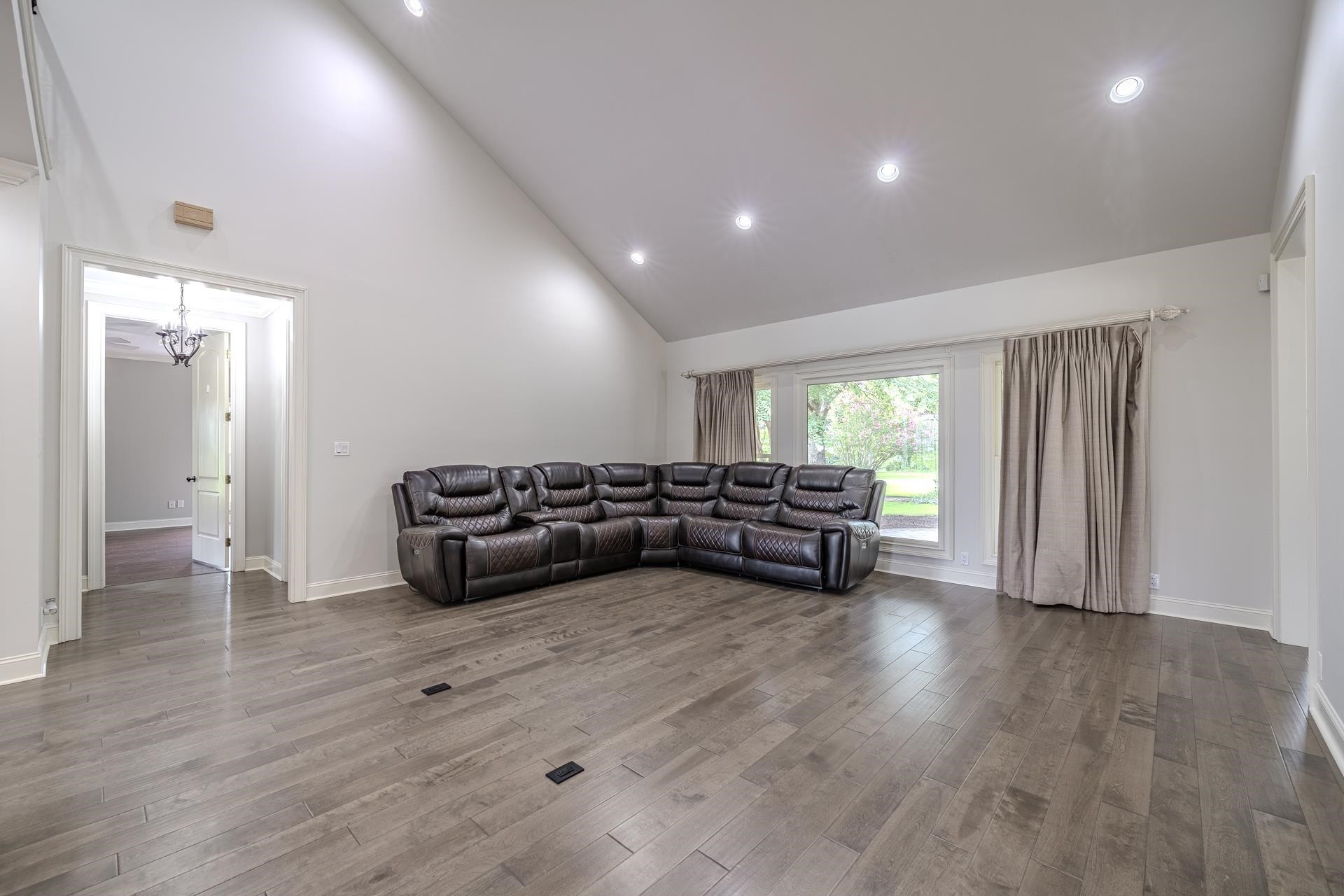 245 NELLIE LN