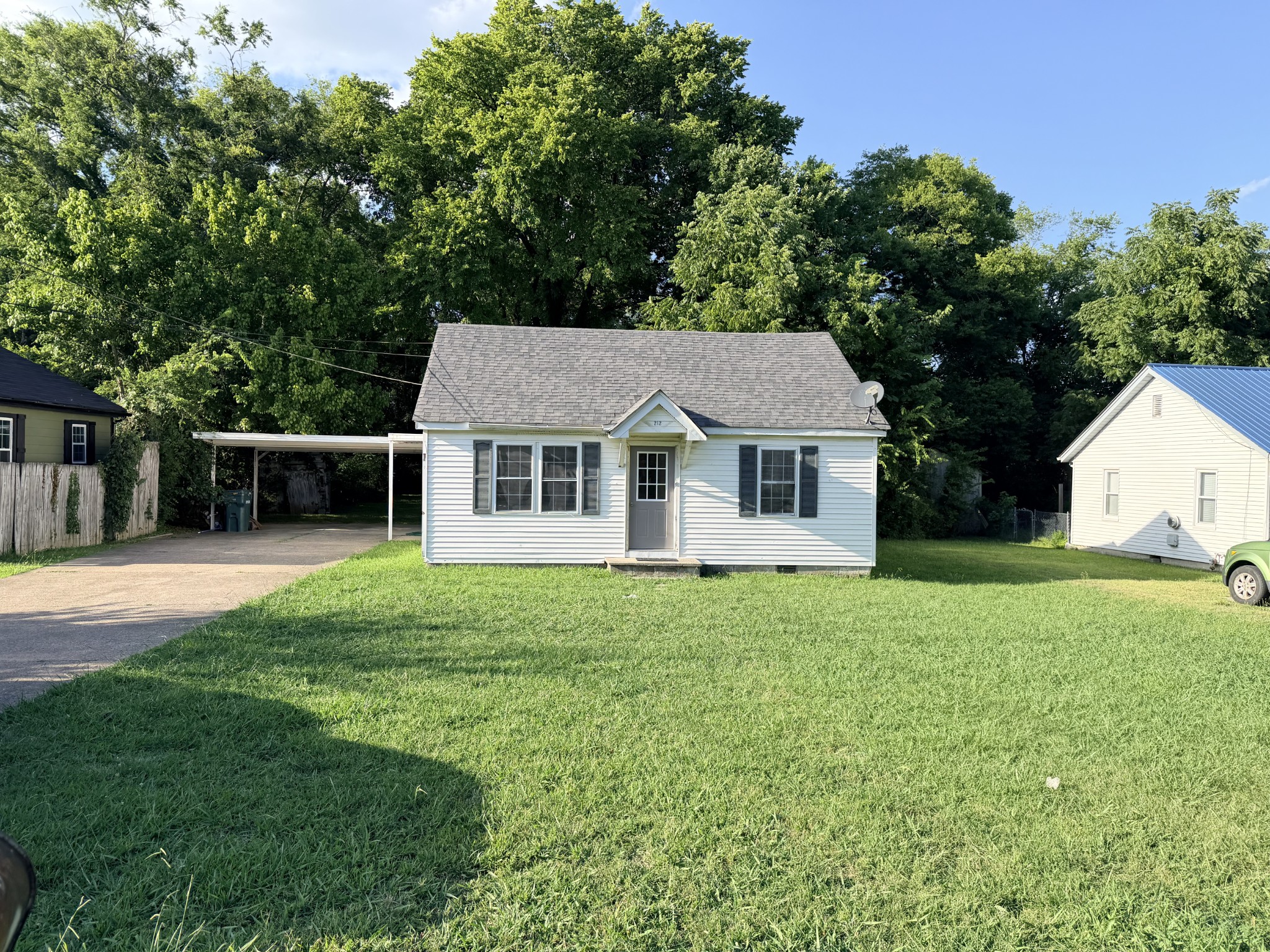 212 W Adams Ave