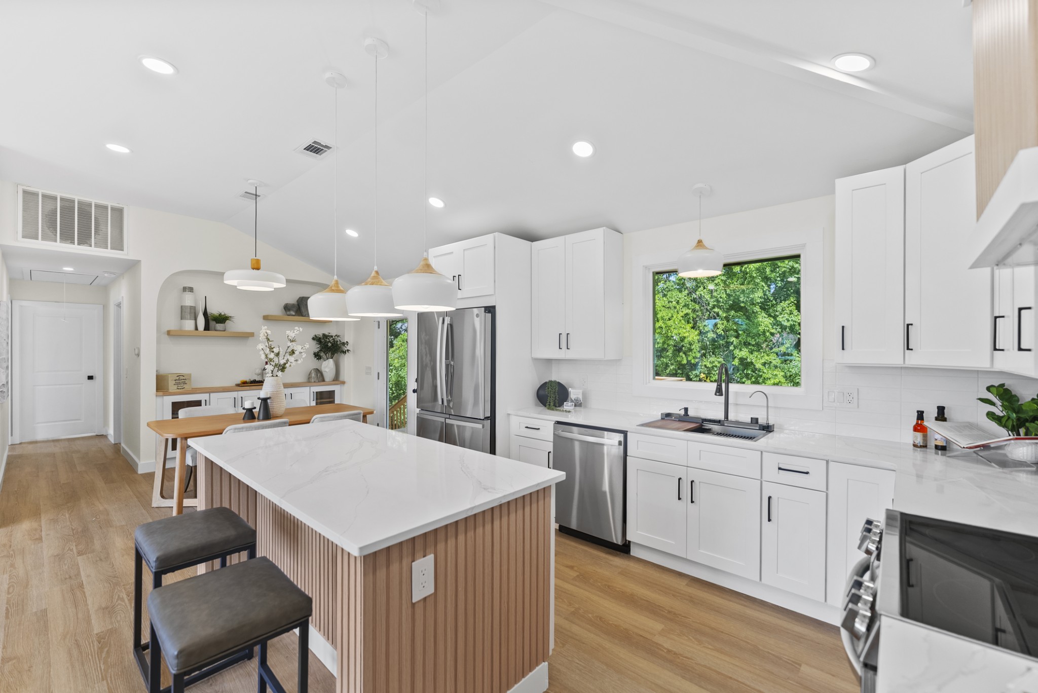 108 Greenlawn Dr