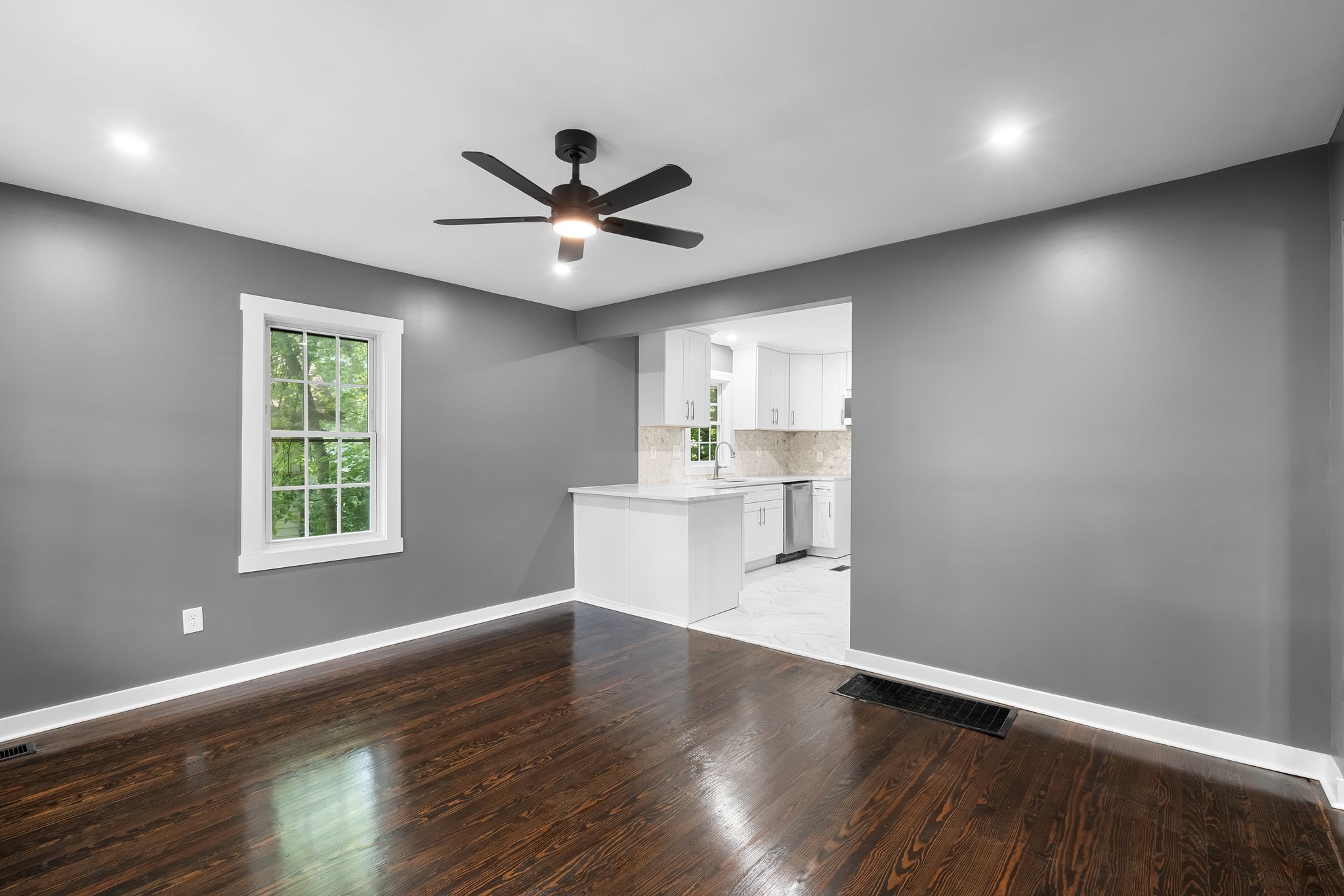 109 Evelyn Dr