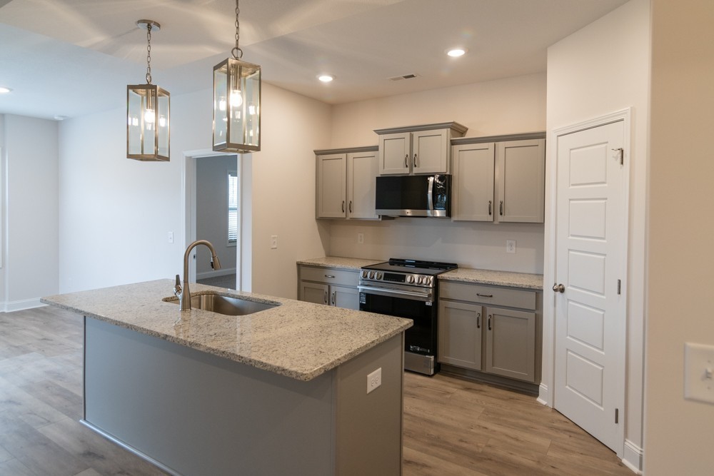 1584 Hidden Creek Trail
