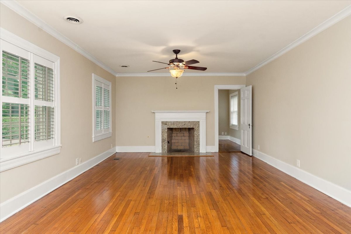 2011 Cedar Ln