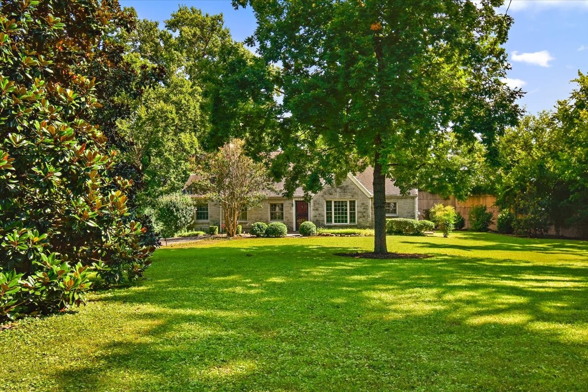 2011 Cedar Ln