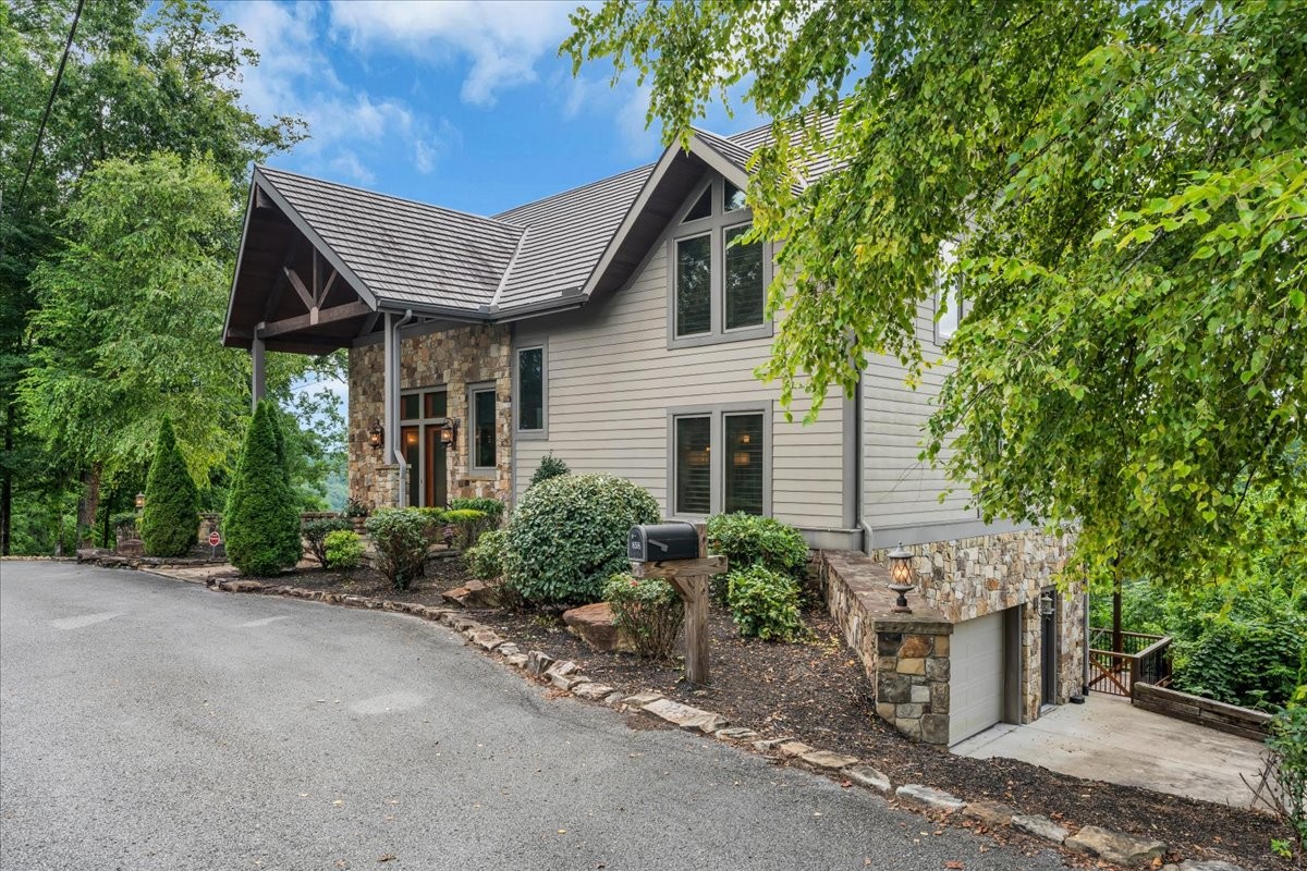 858 Harbor Green Pl
