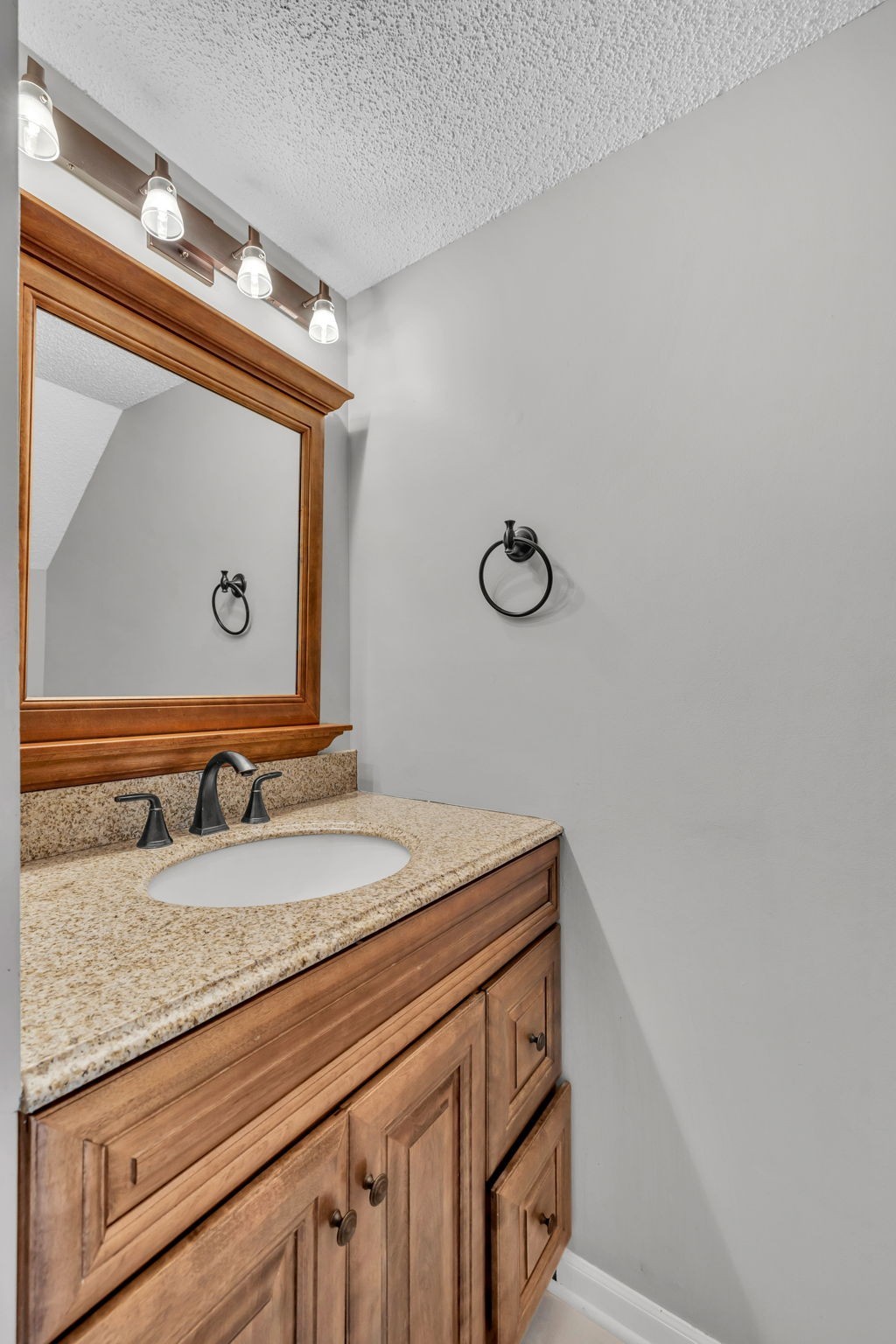 523 Williamsburg Dr
