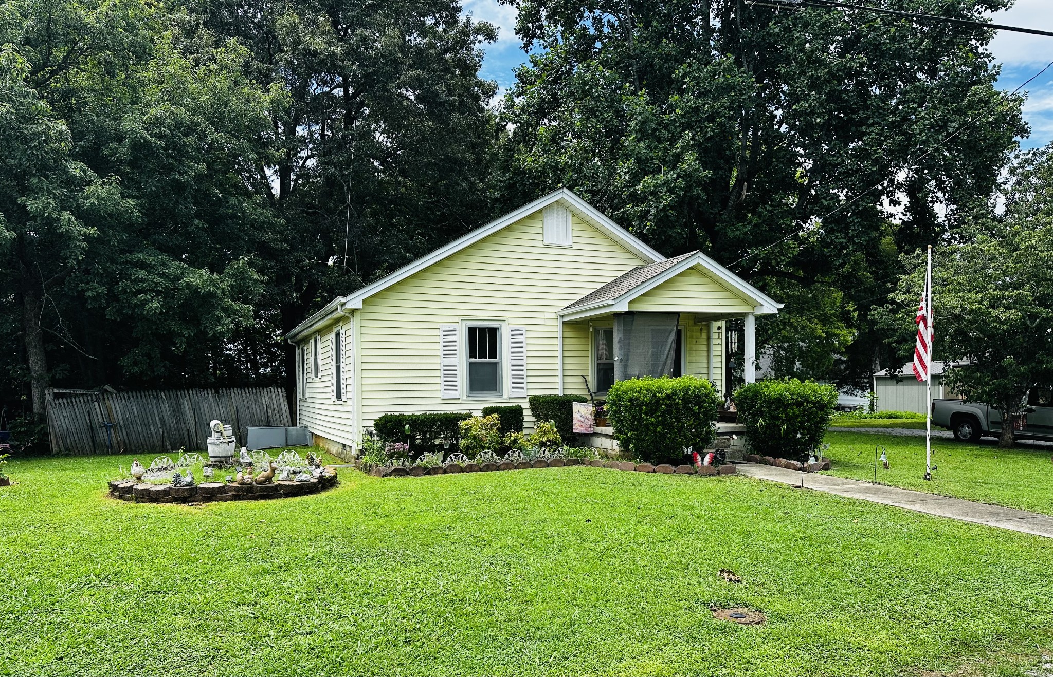 400 Ray St