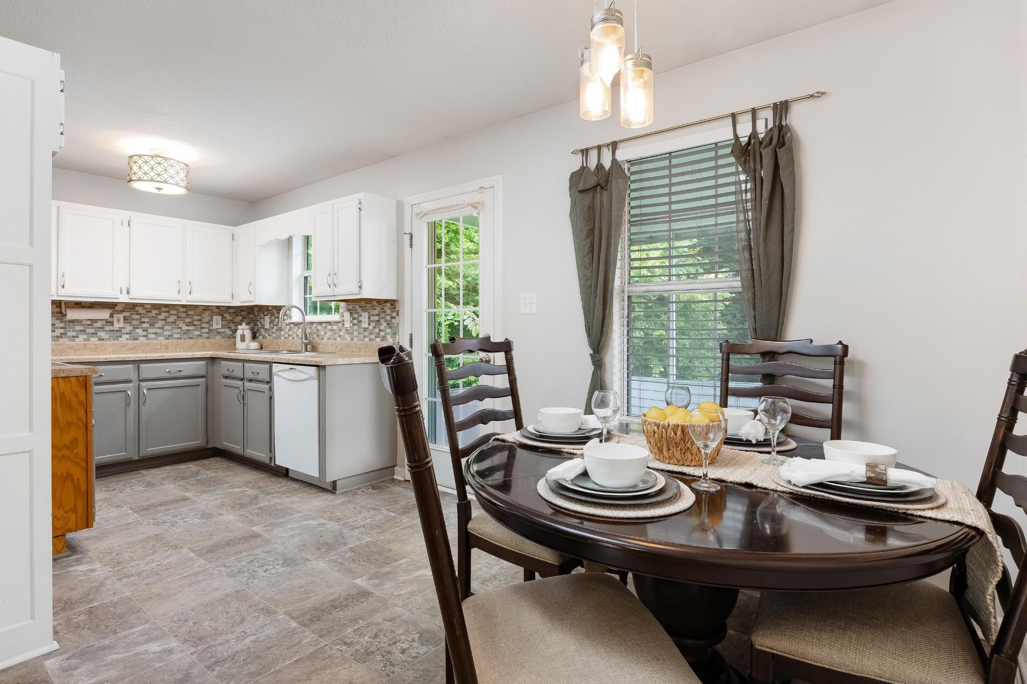 280 Shady Hollow Circle, SE