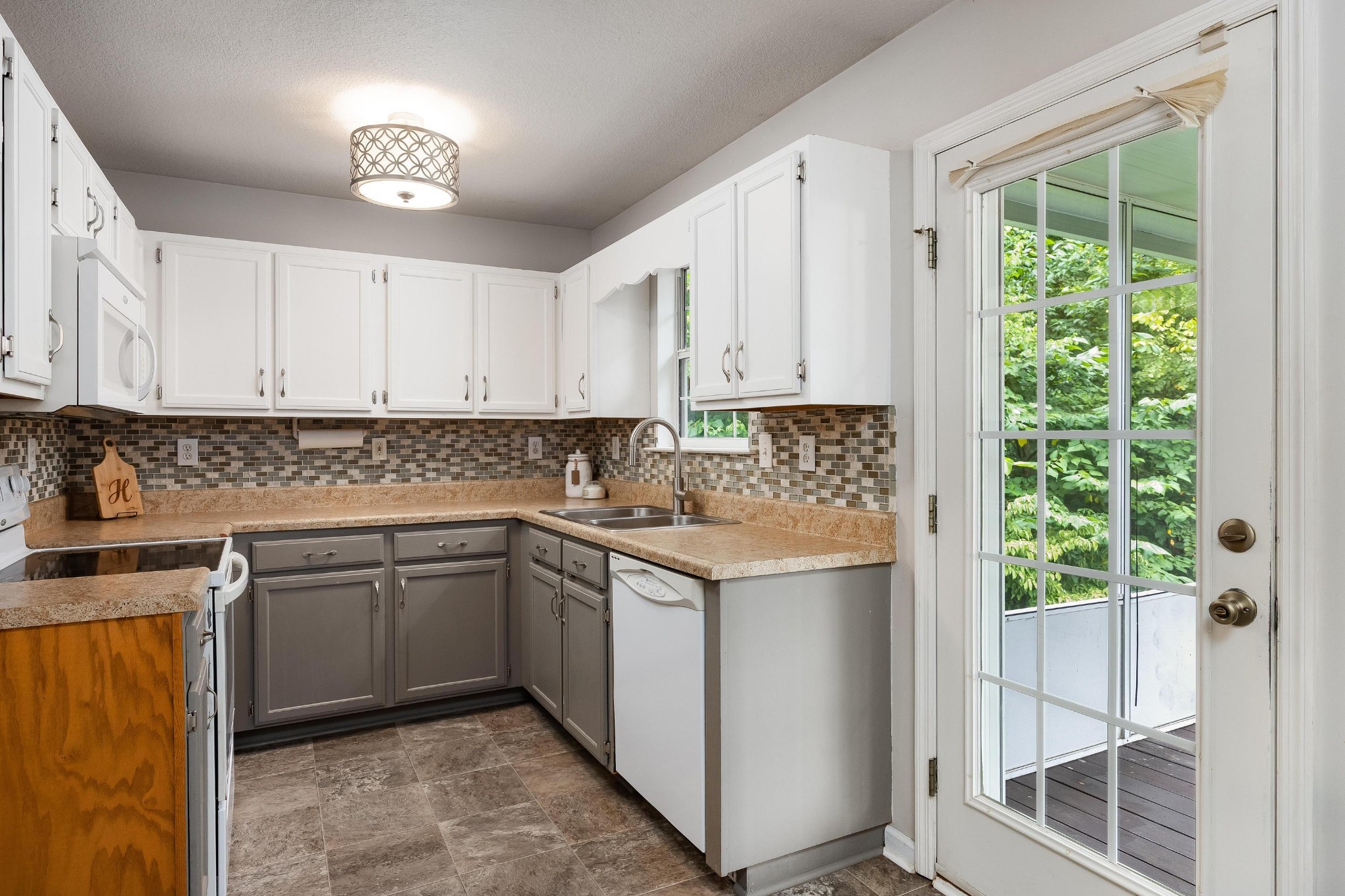 280 Shady Hollow Circle, SE
