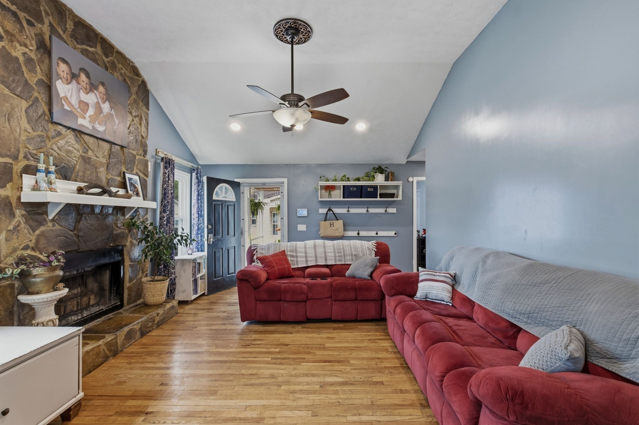 609 Eagle Ct