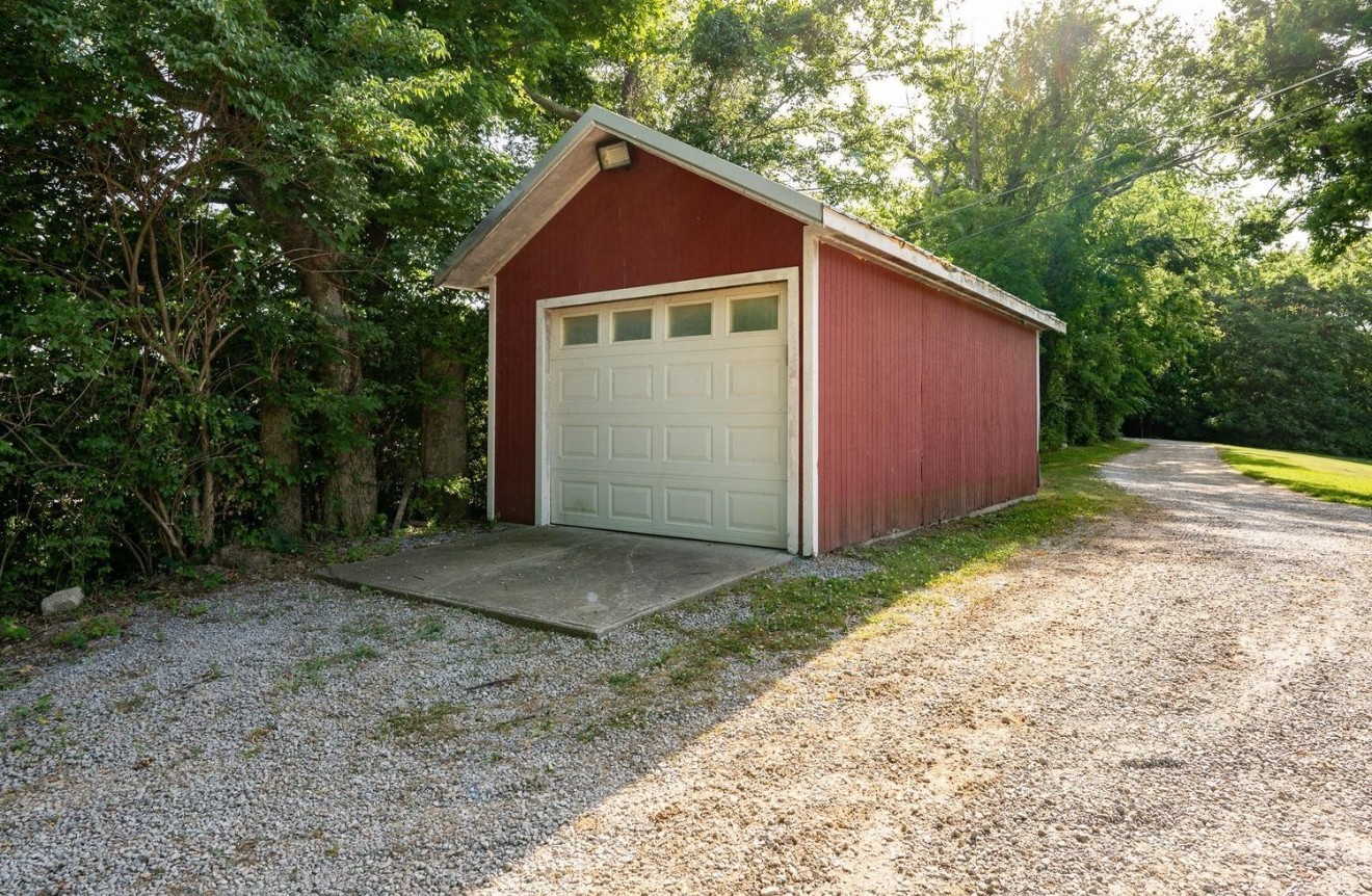 1166 Barnes Rd