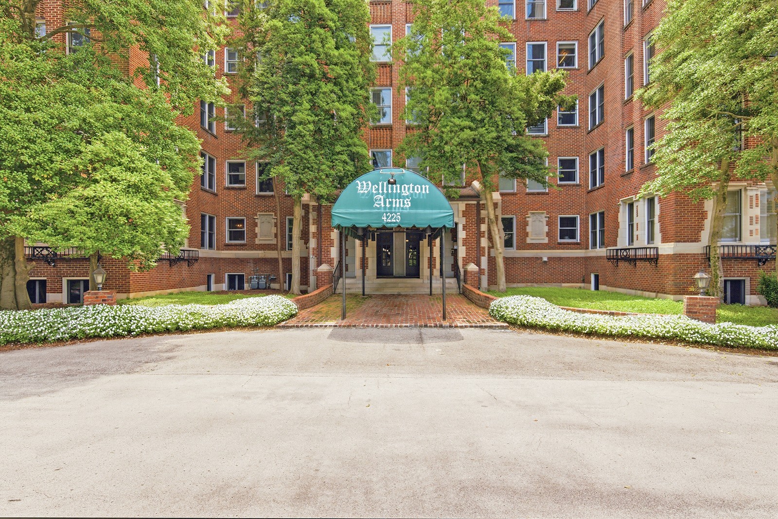 4225 Harding Pike