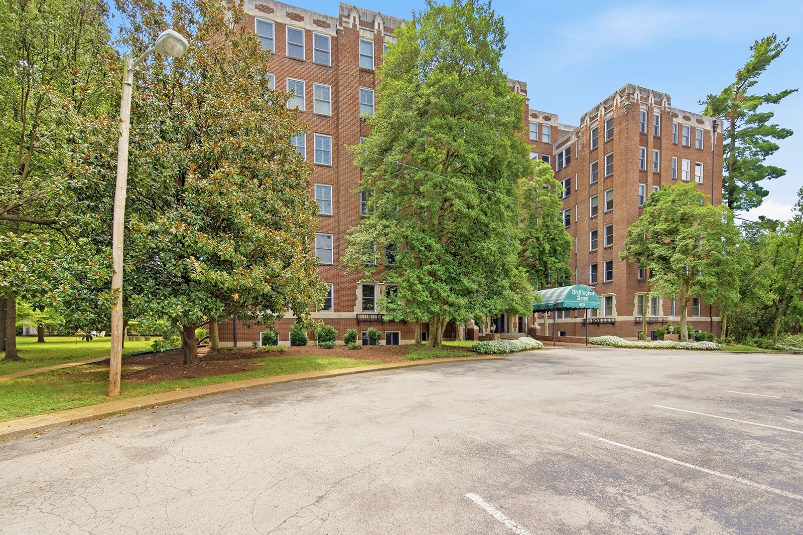 4225 Harding Pike