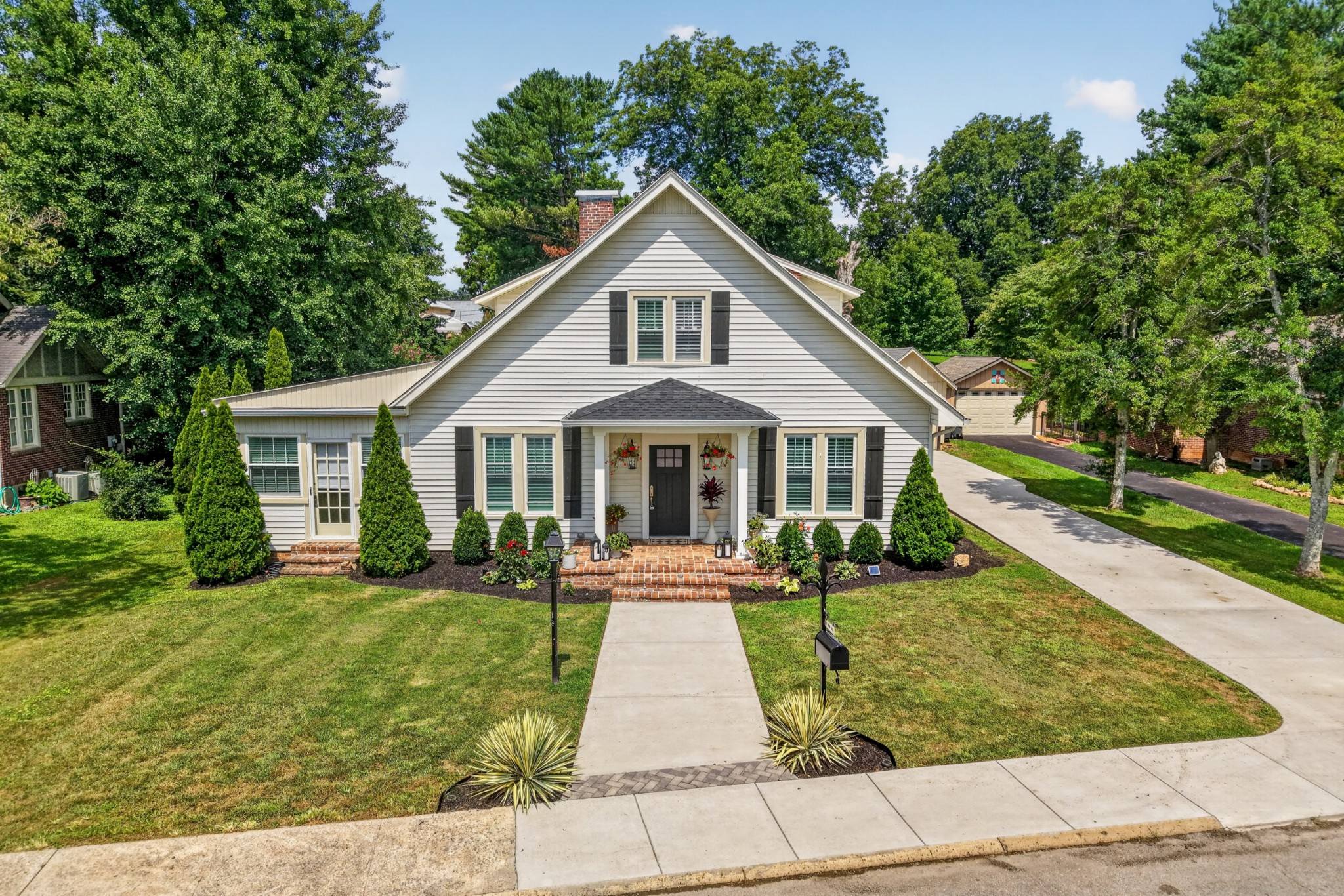 105 Ross Ave