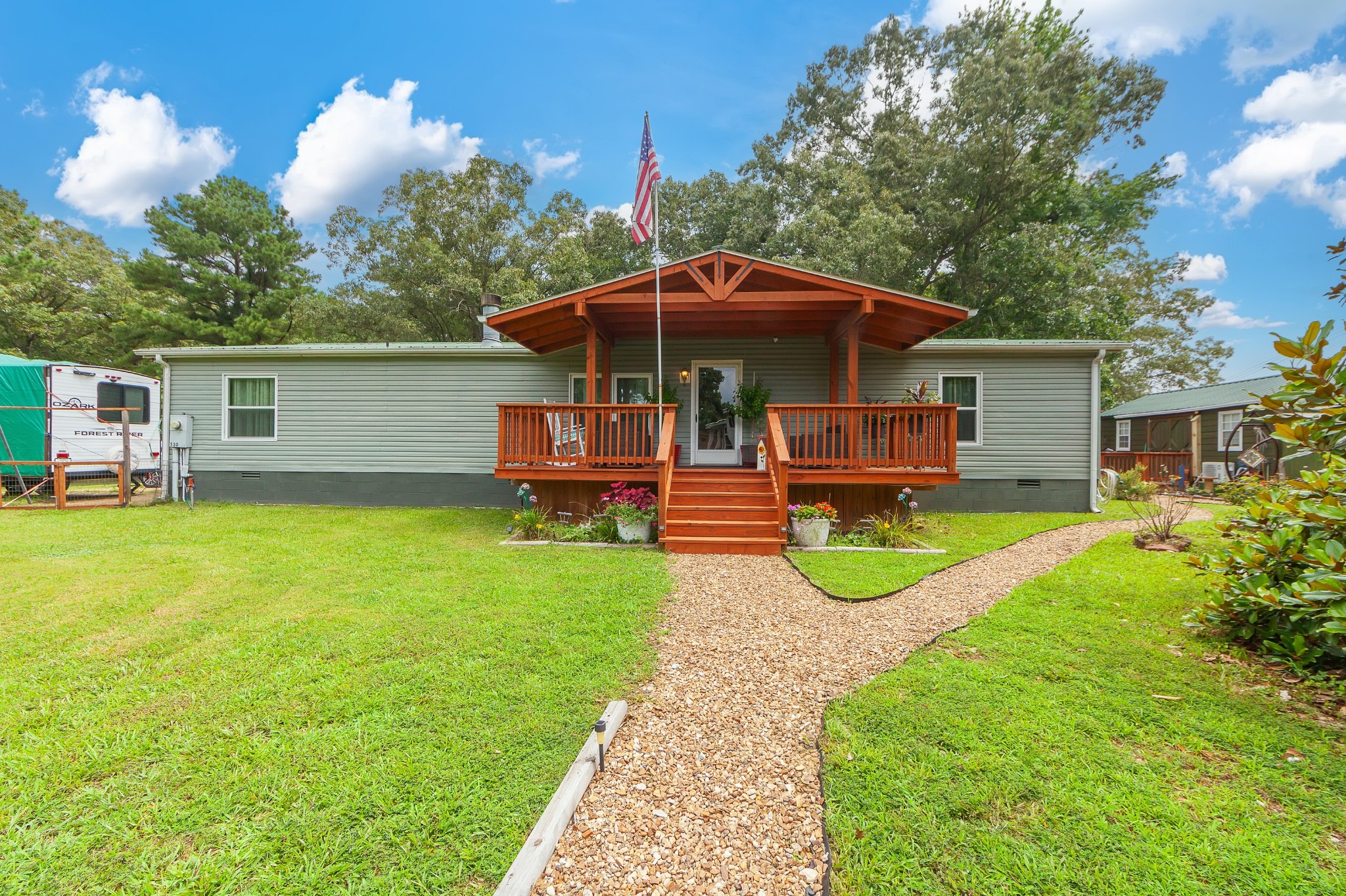 530 Douglas Ln