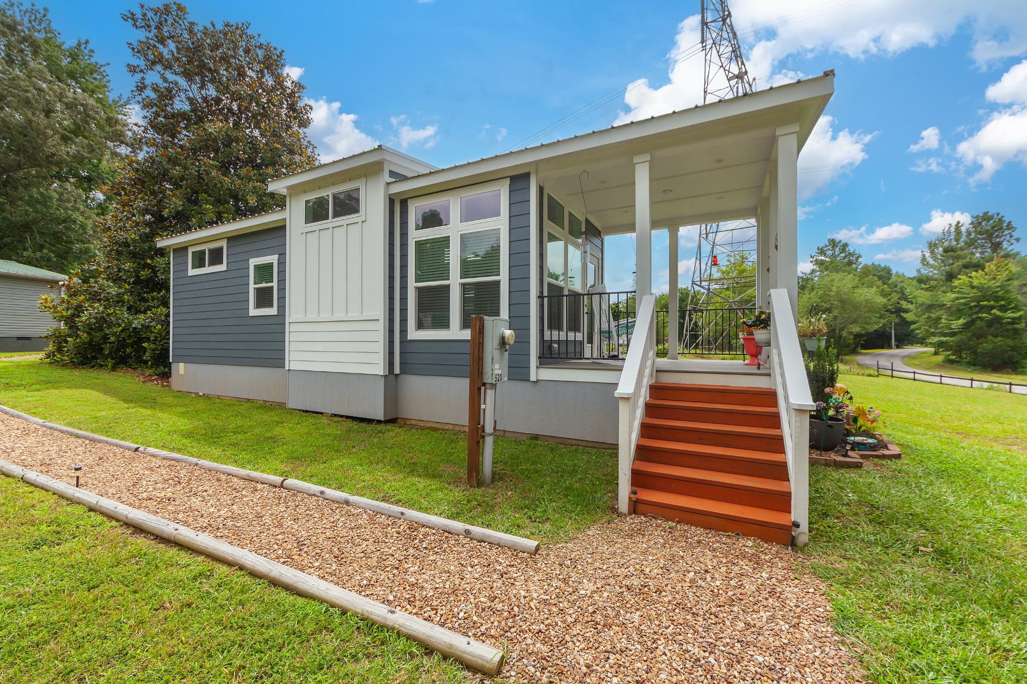 530 Douglas Ln