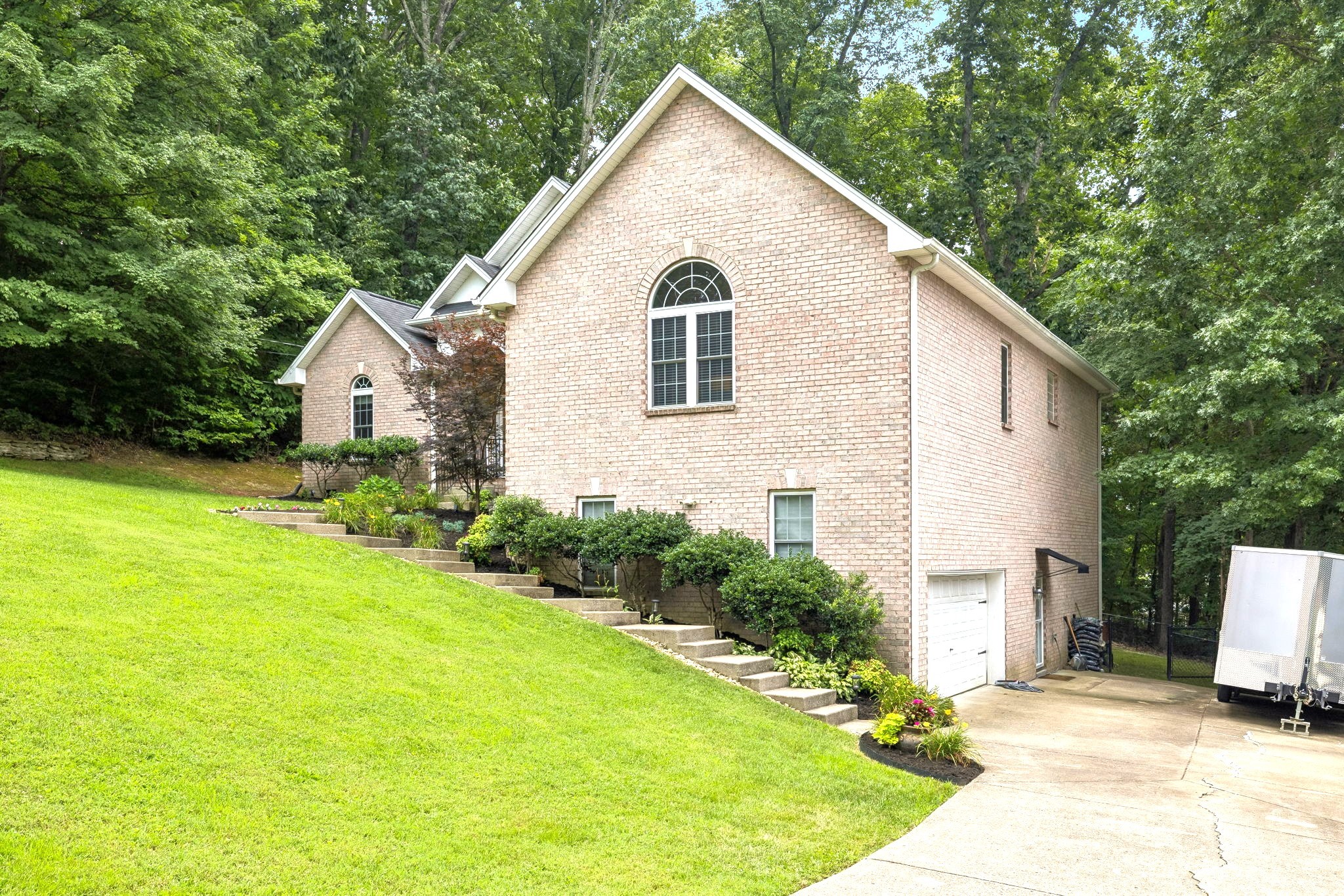 106 Creek Trail Ct