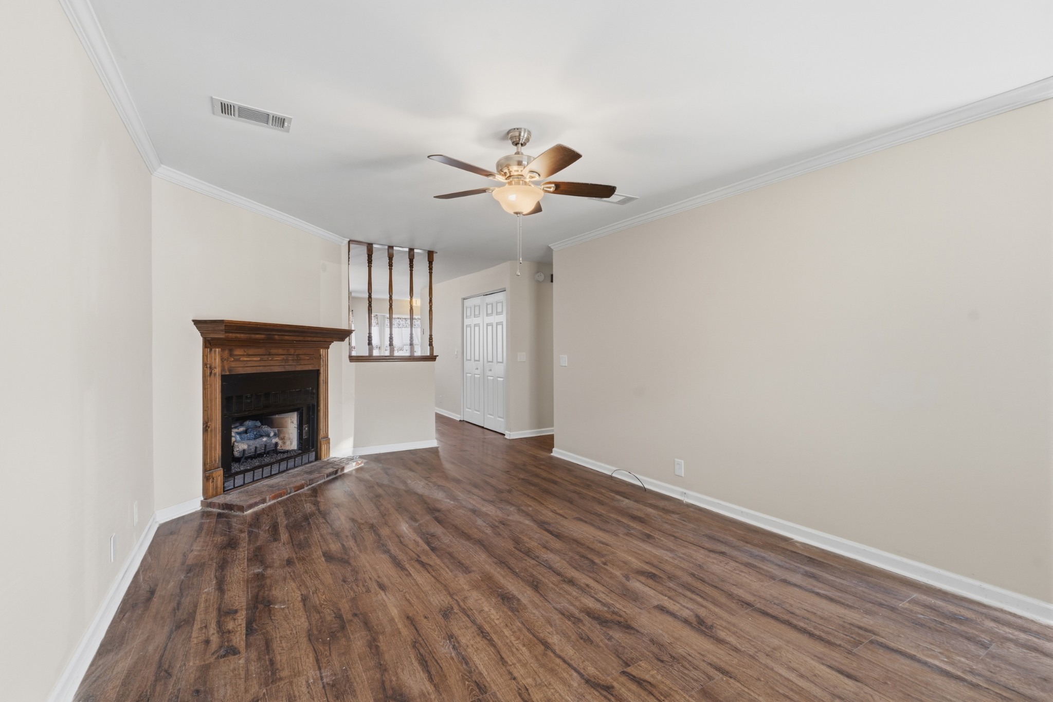 40 Rolling Meadows Dr