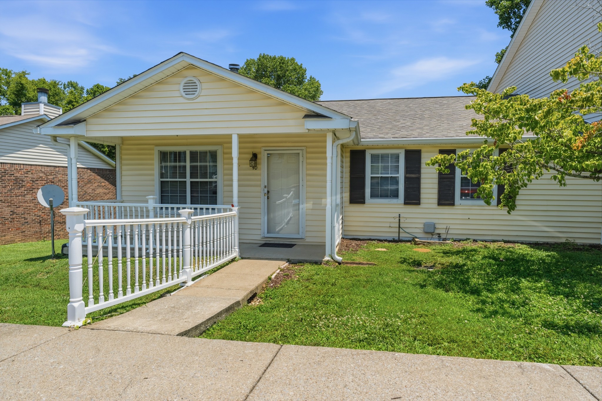 40 Rolling Meadows Dr