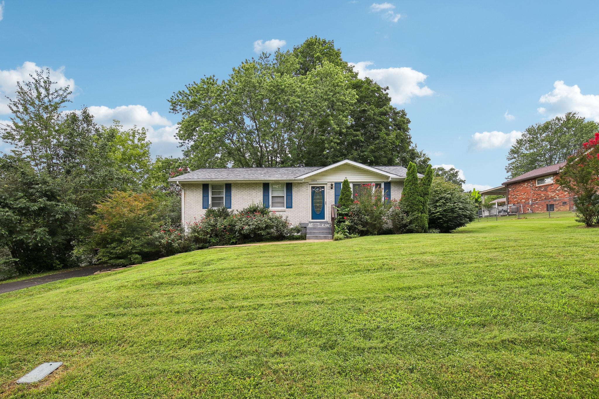 1008 Mayes Dr