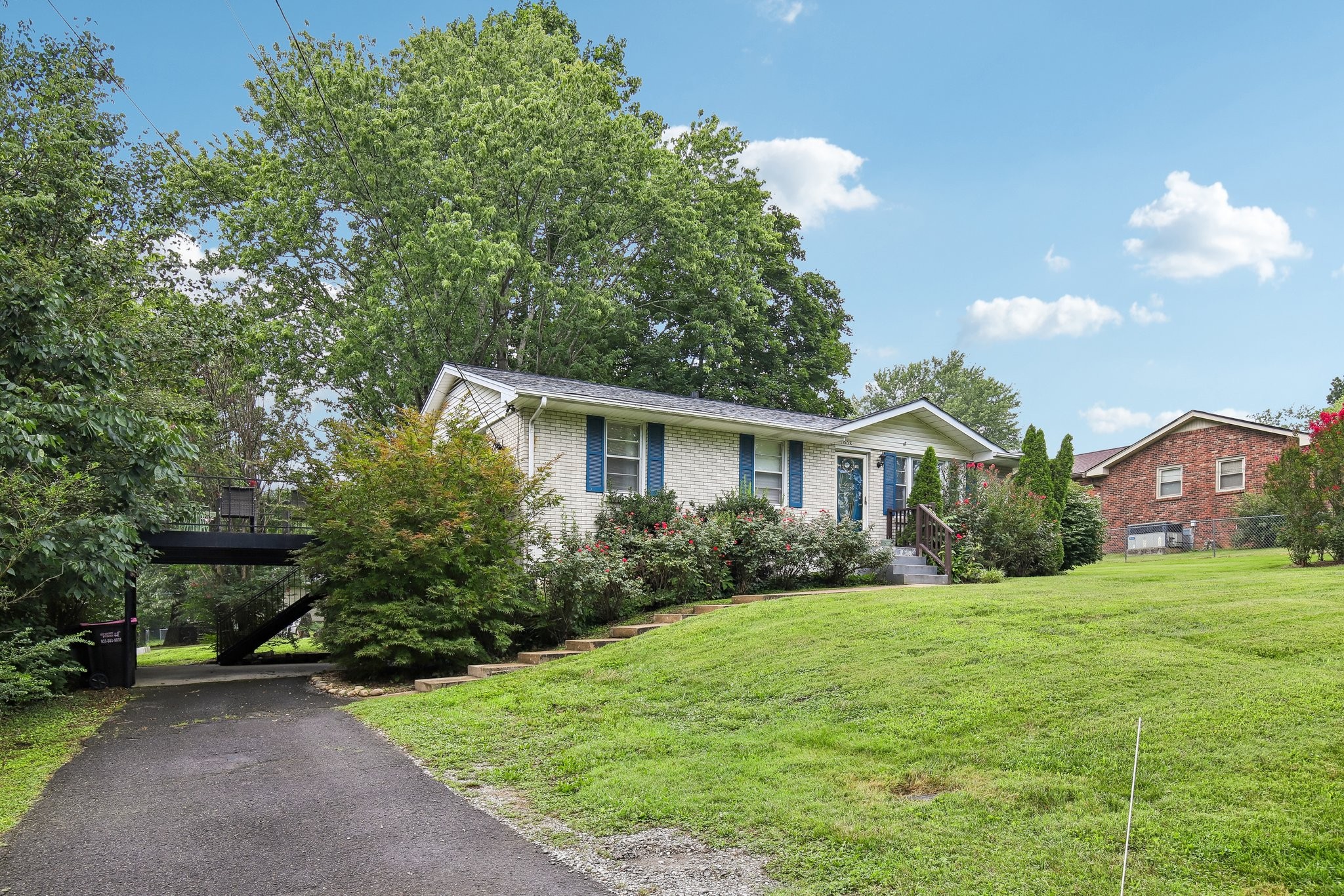 1008 Mayes Dr