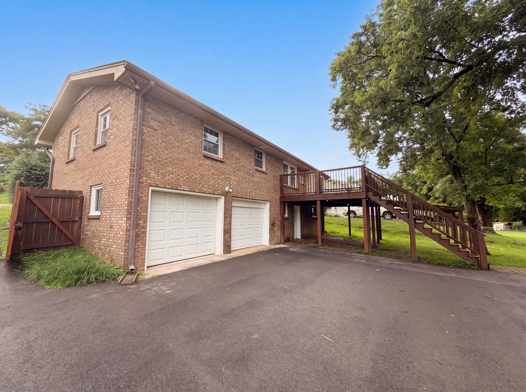 102 S Valley Rd