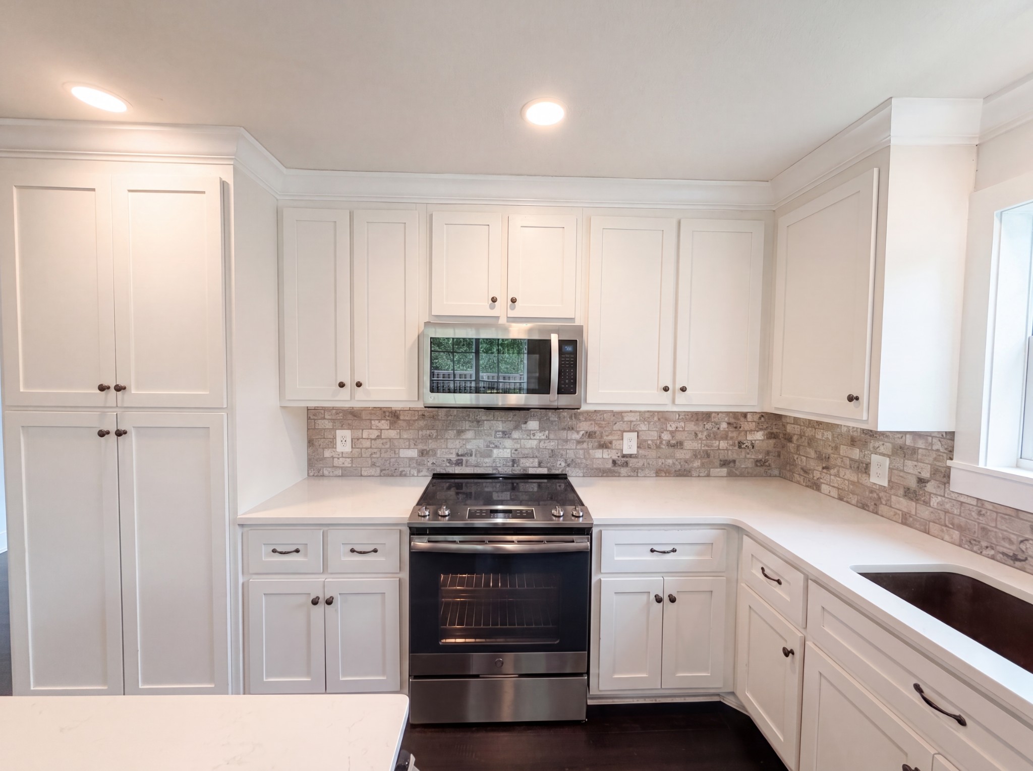 102 S Valley Rd