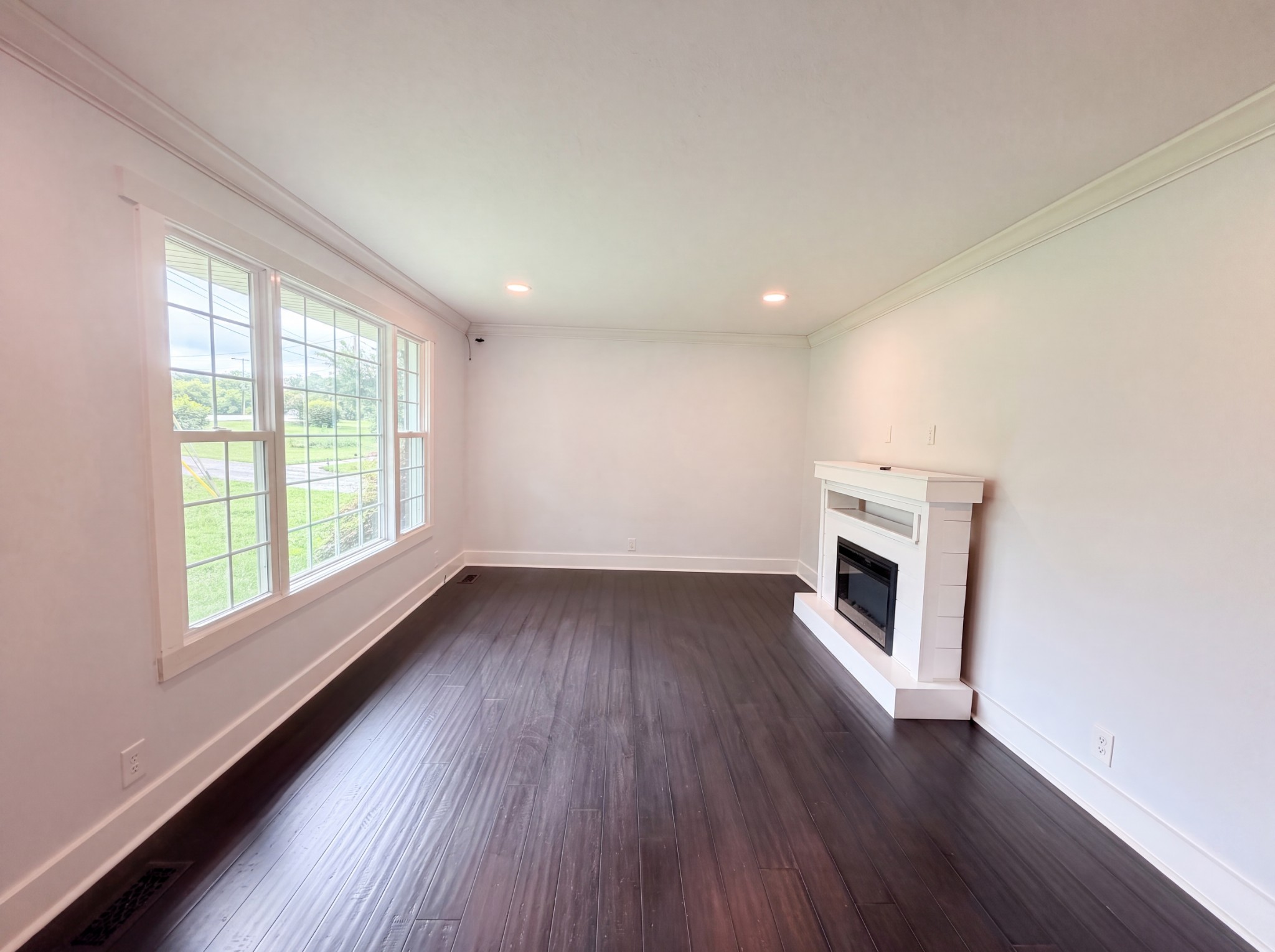 102 S Valley Rd