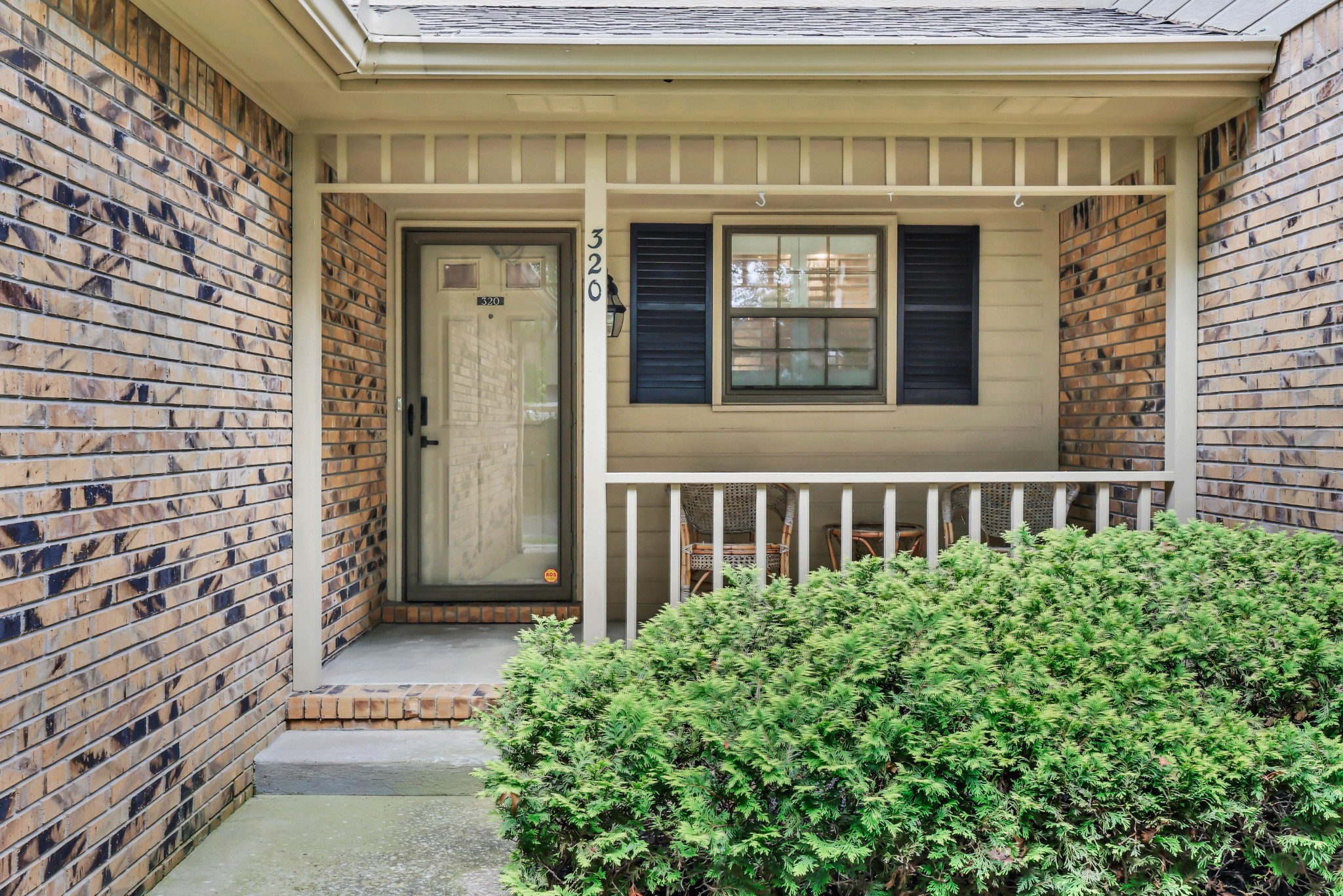 320 Kingswood Ct