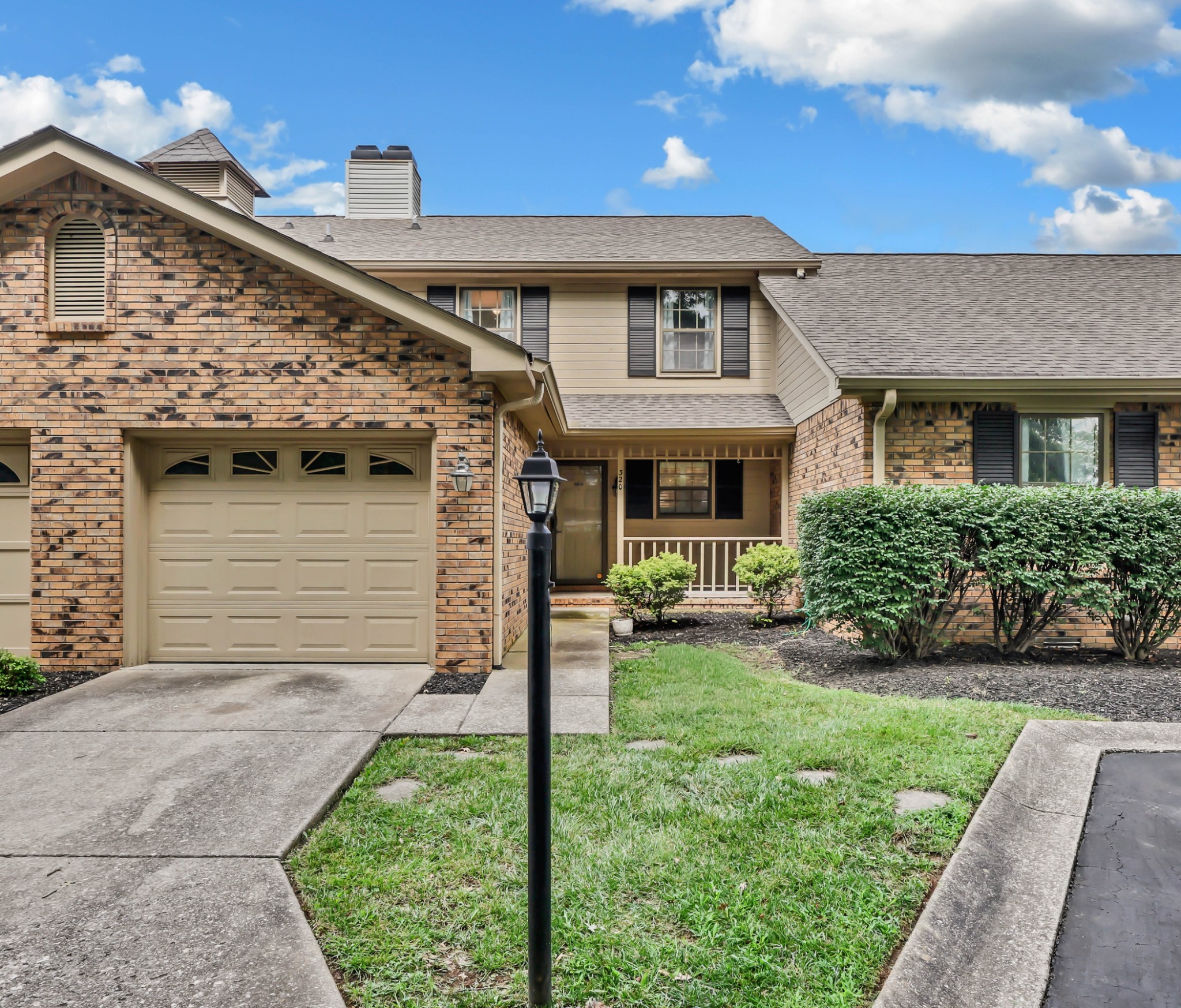 320 Kingswood Ct
