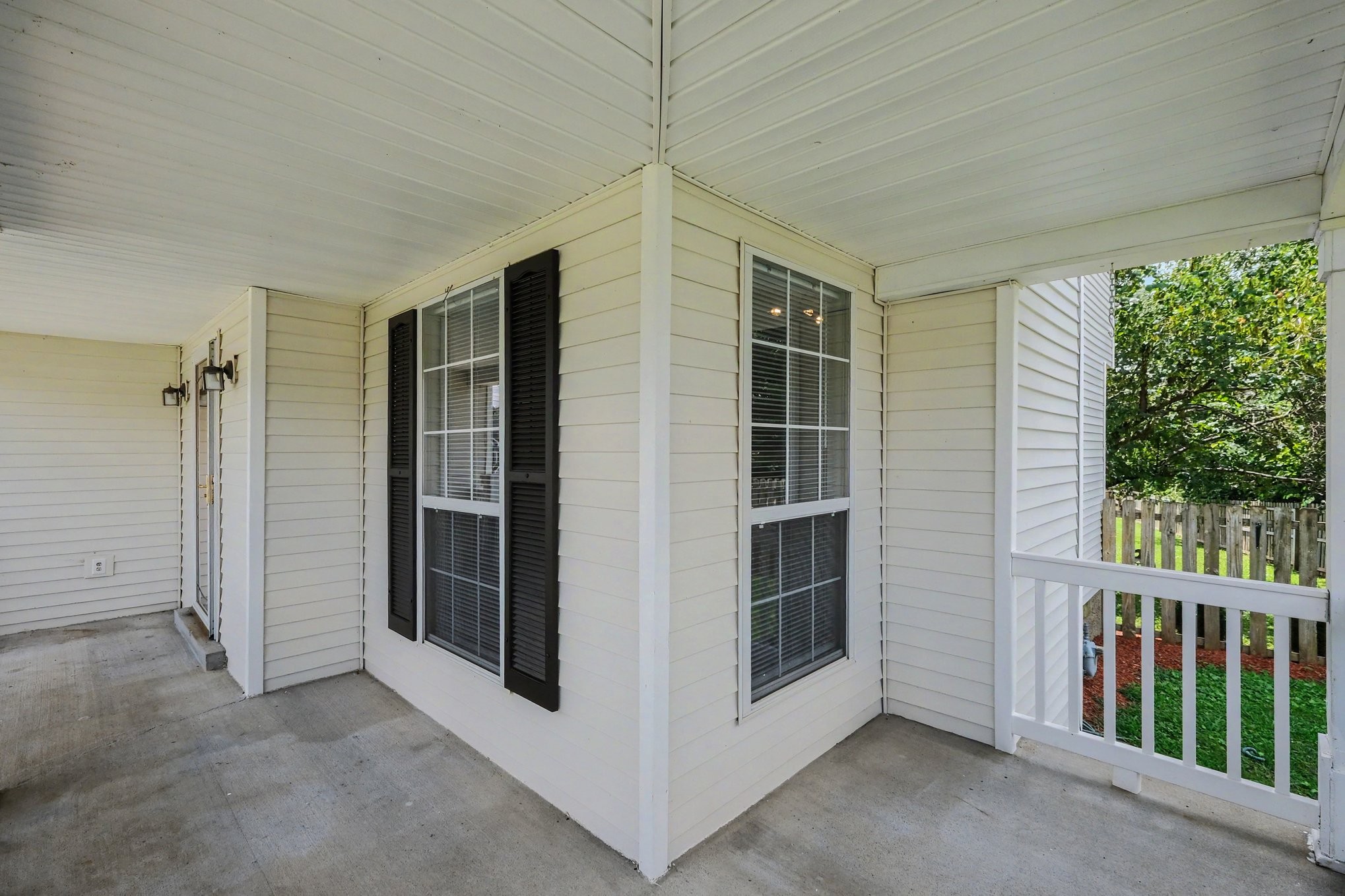 104 Deer Ridge Ln