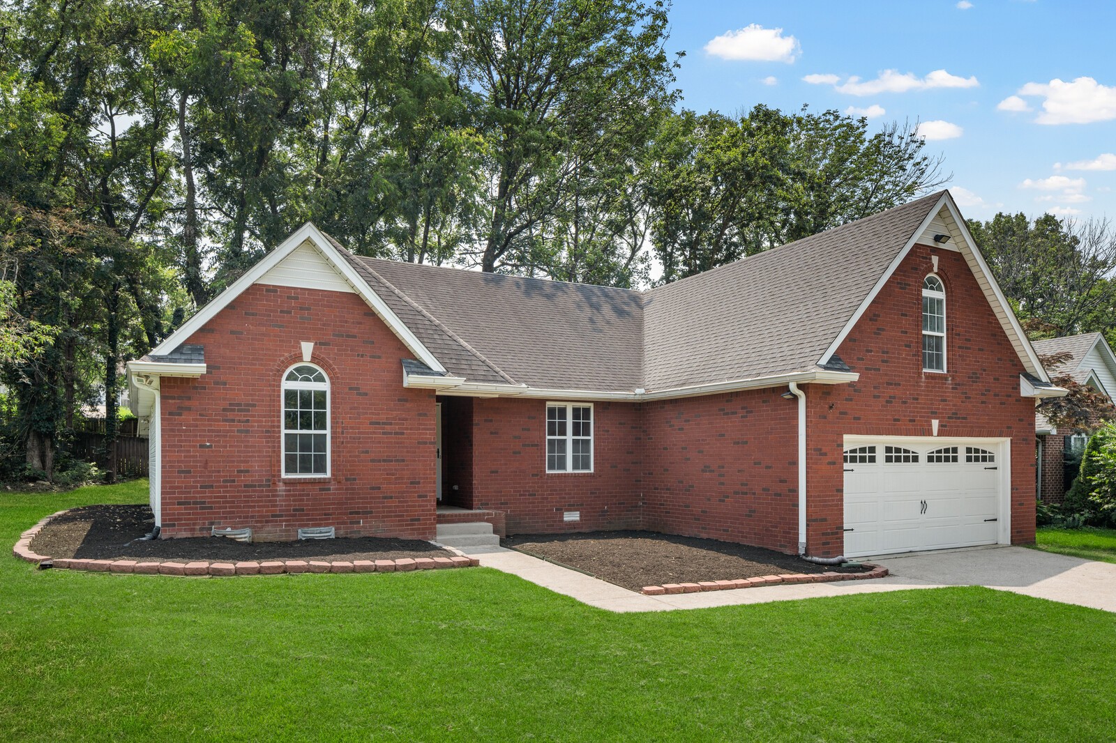 616 Woodland Hills Dr