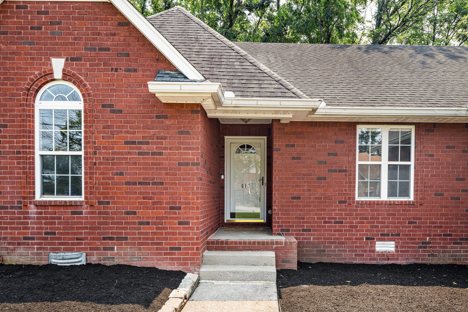 616 Woodland Hills Dr
