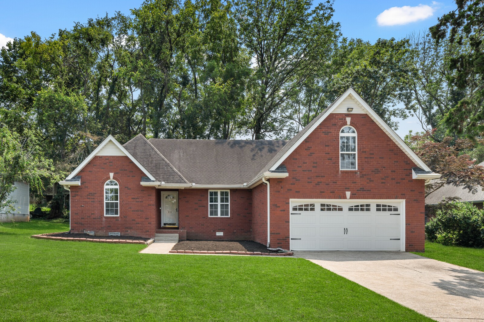 616 Woodland Hills Dr