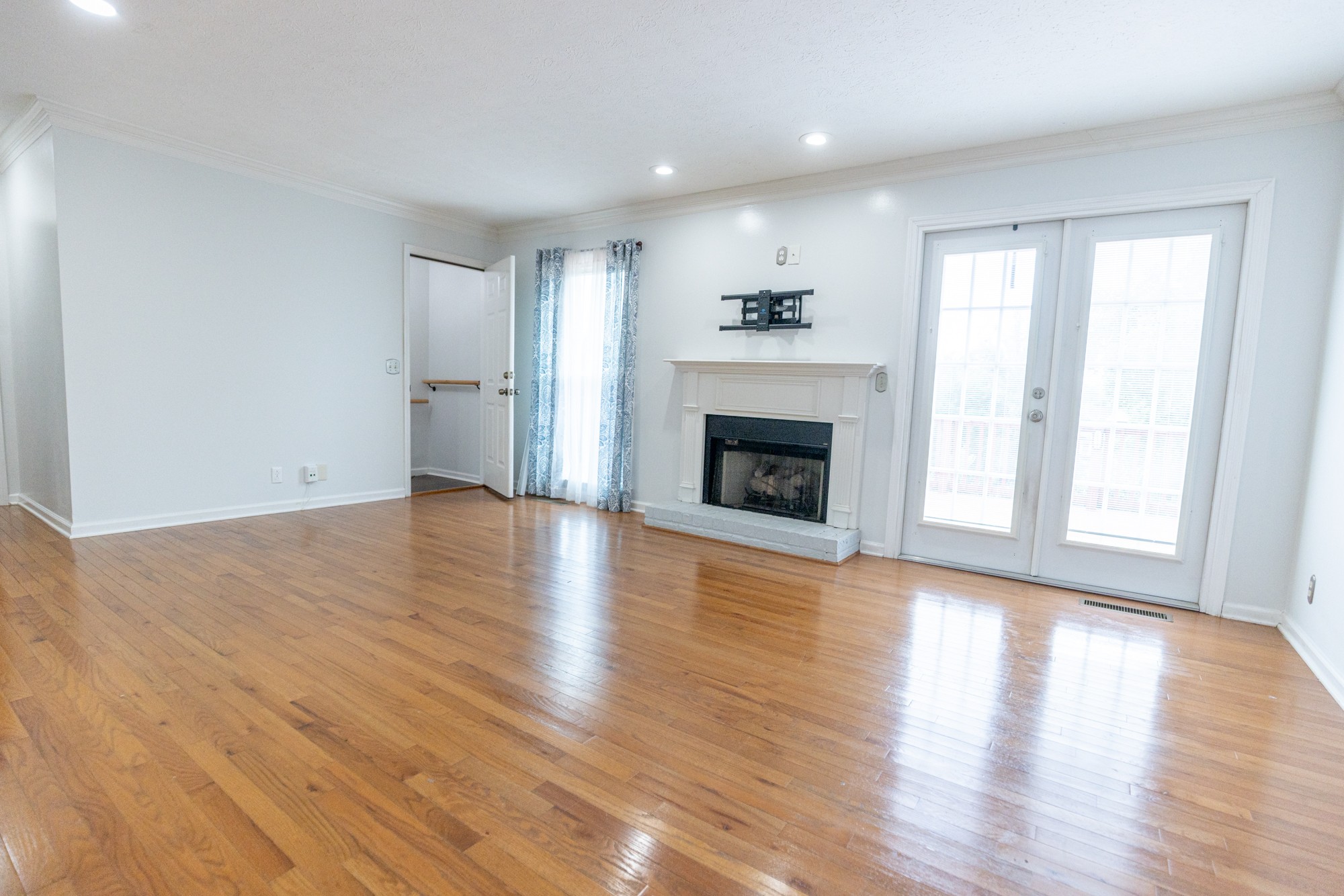 396 Solitude Cir
