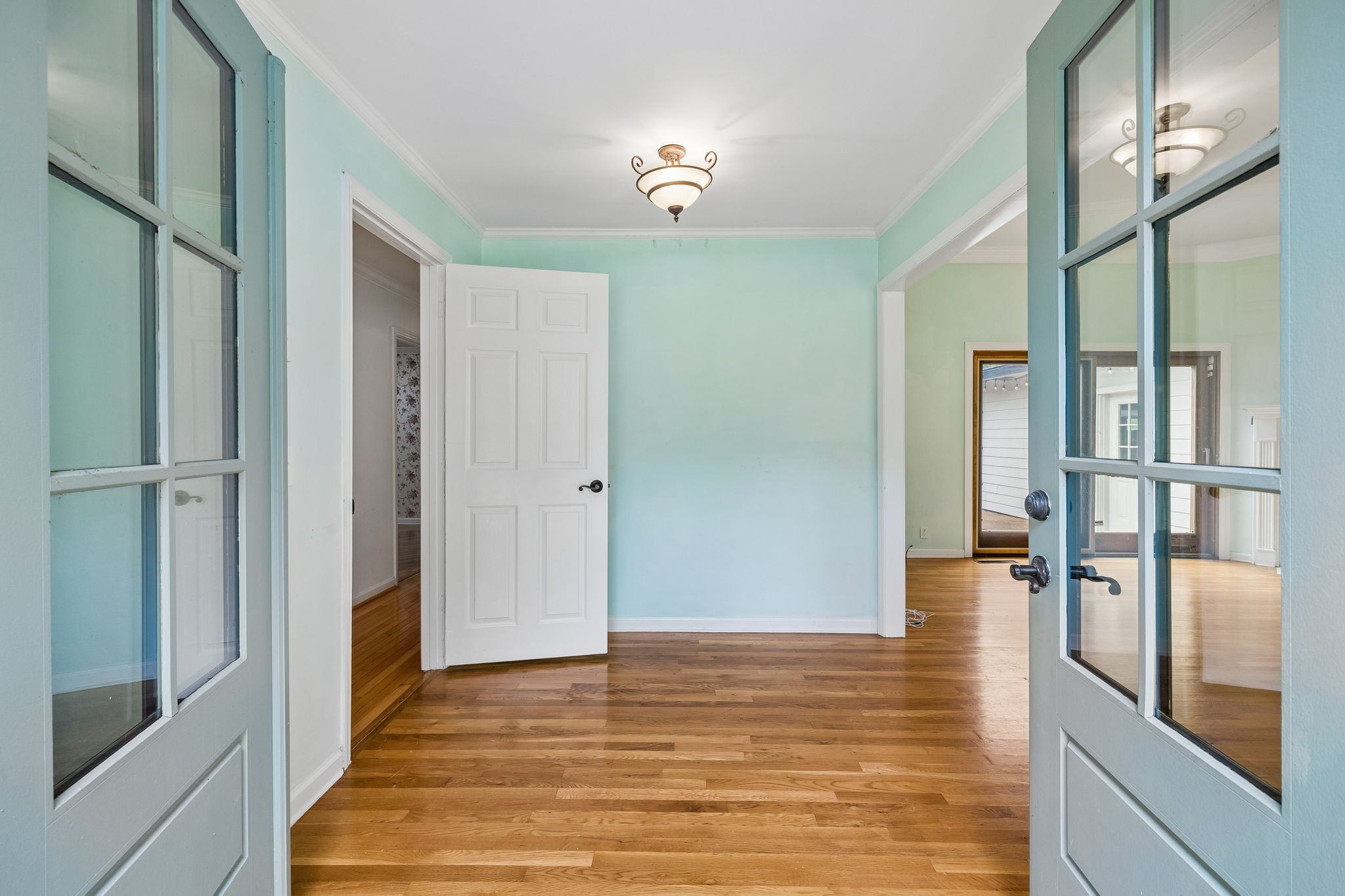 702 Wilson Pike