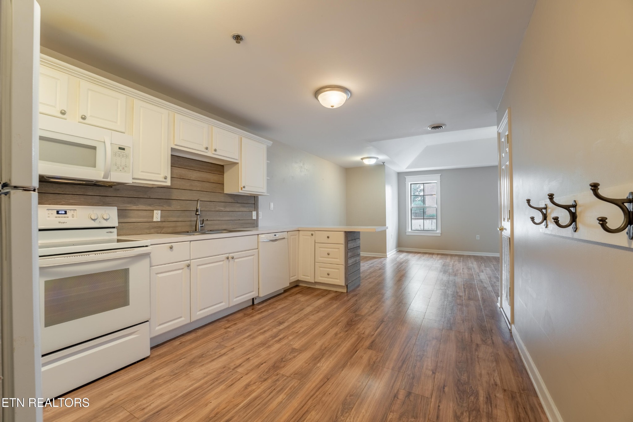 1636 Queen Anne Way