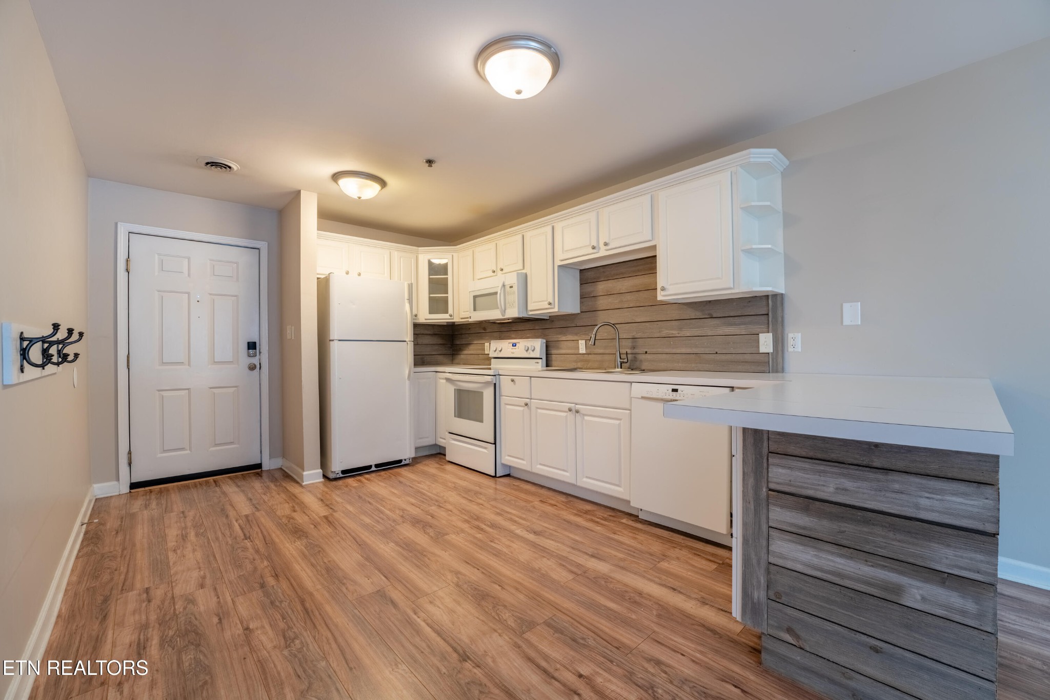 1636 Queen Anne Way
