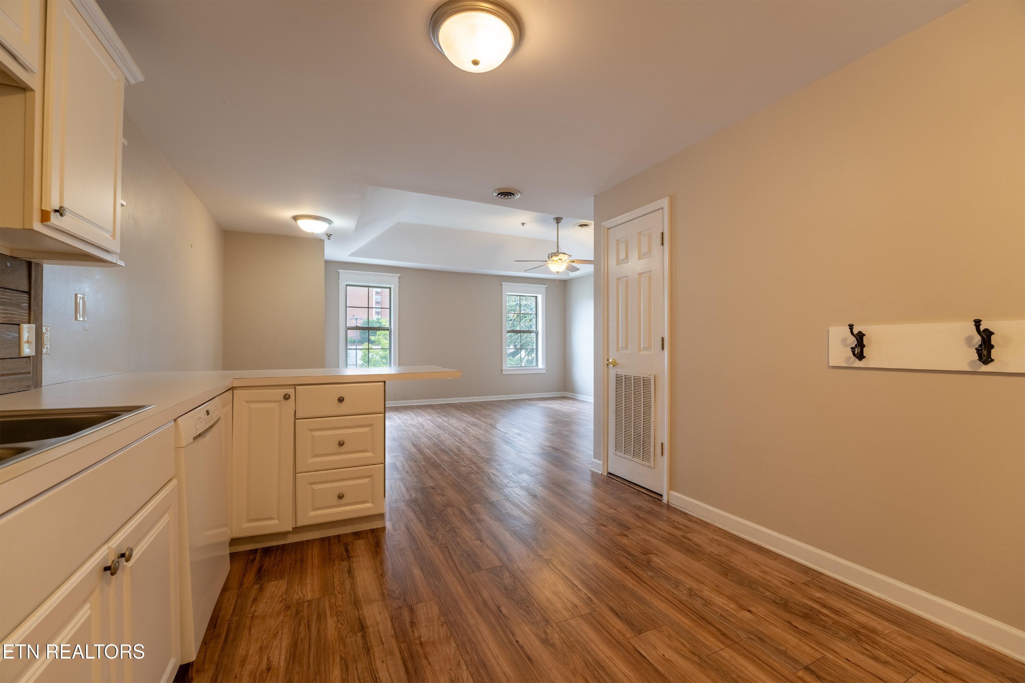 1636 Queen Anne Way