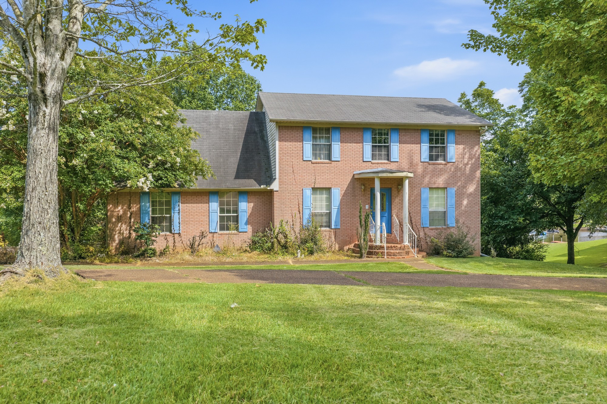 435 Lakeshore Dr