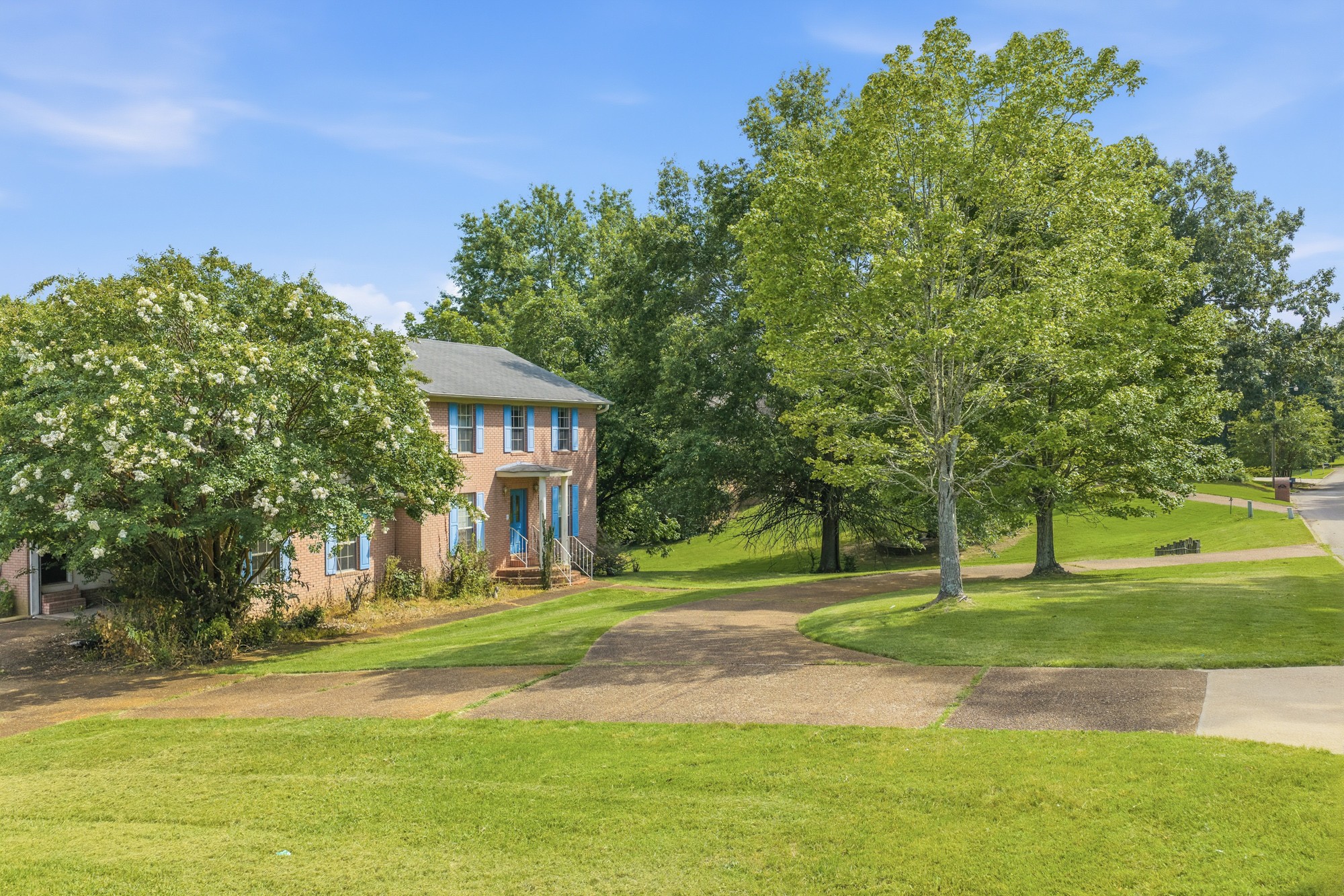435 Lakeshore Dr