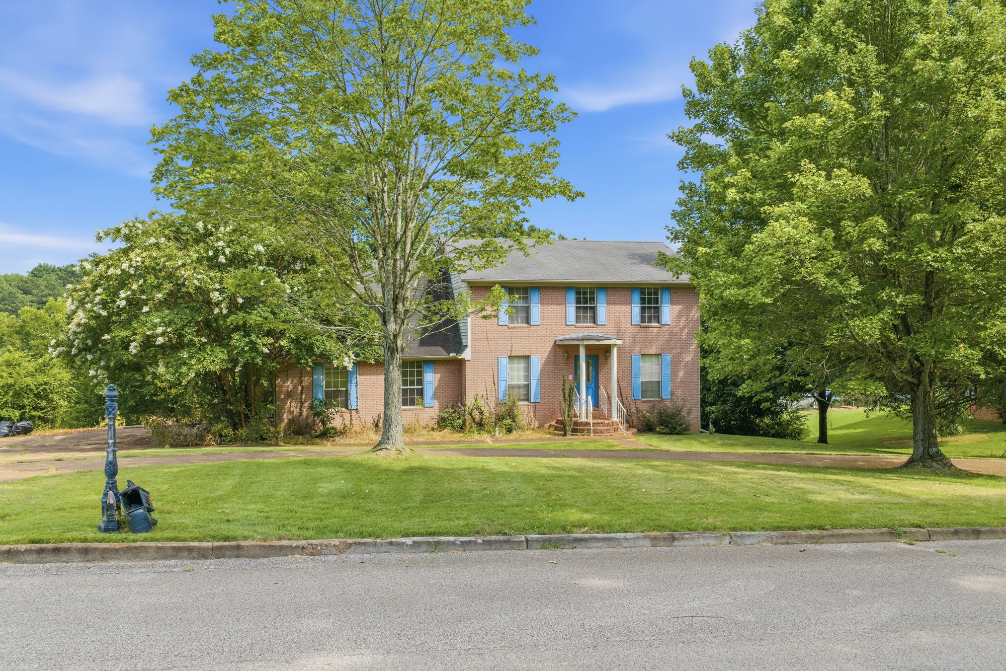 435 Lakeshore Dr