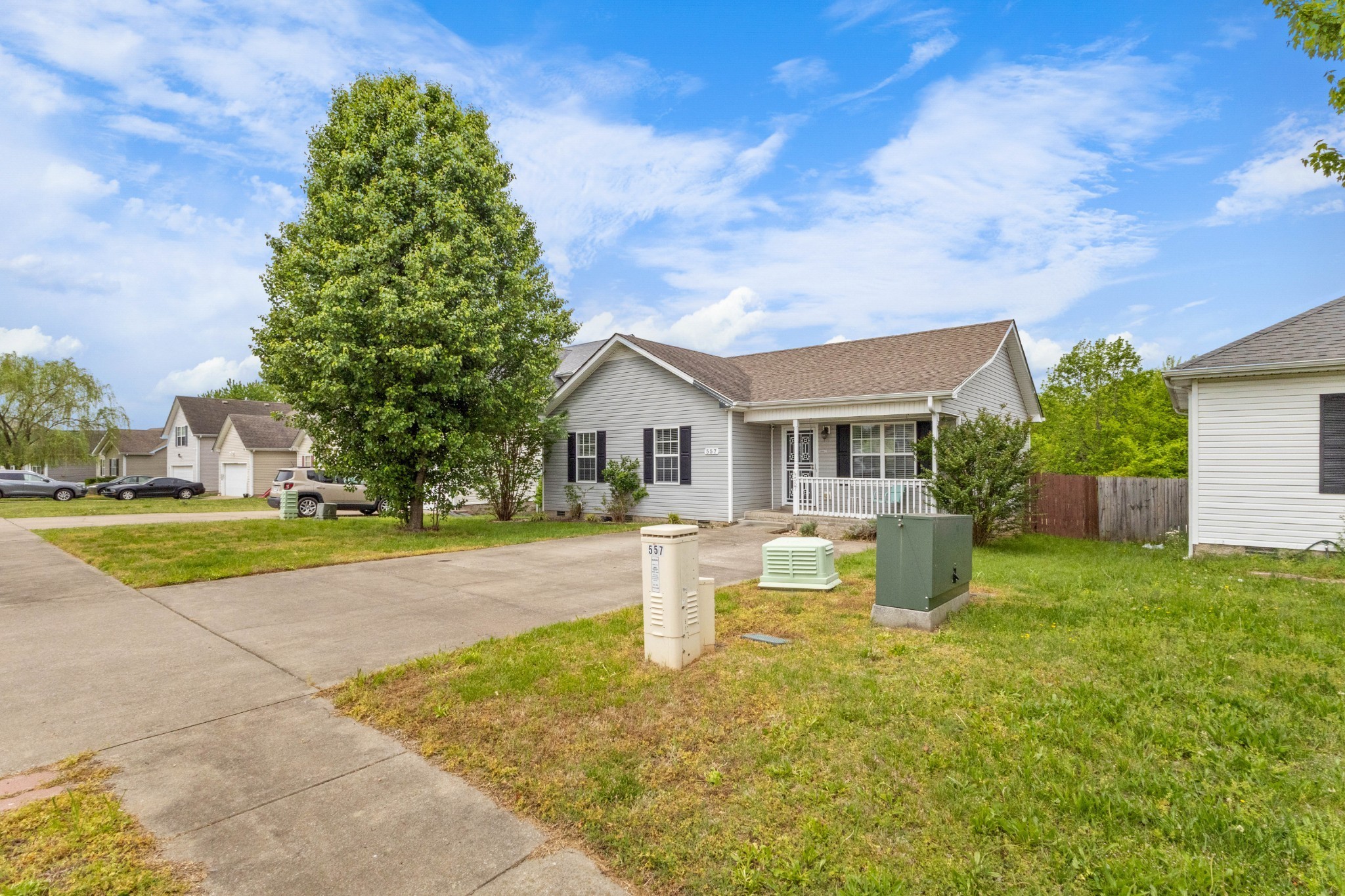 557 Oakmont Dr