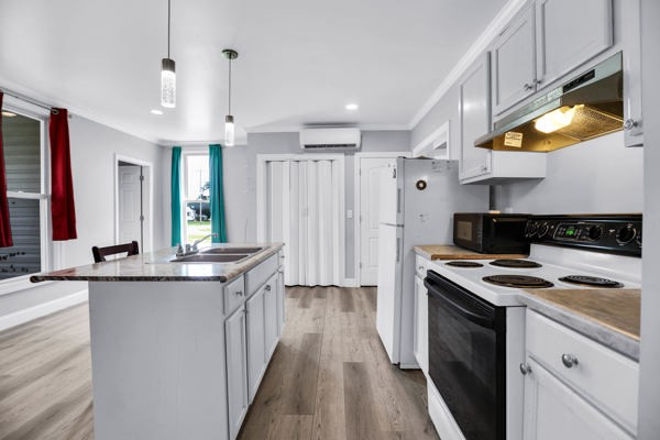 724 W Main St