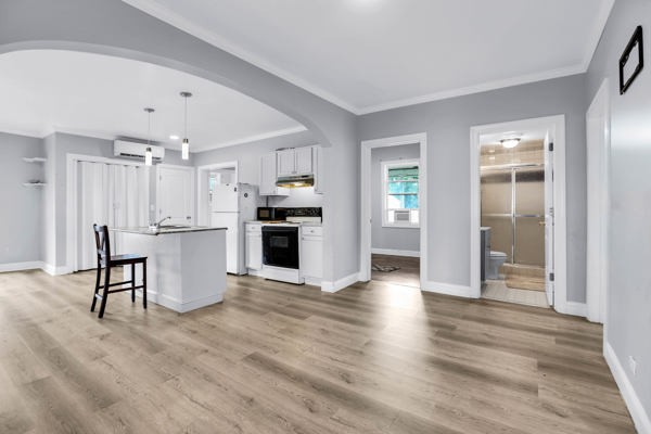 724 W Main St
